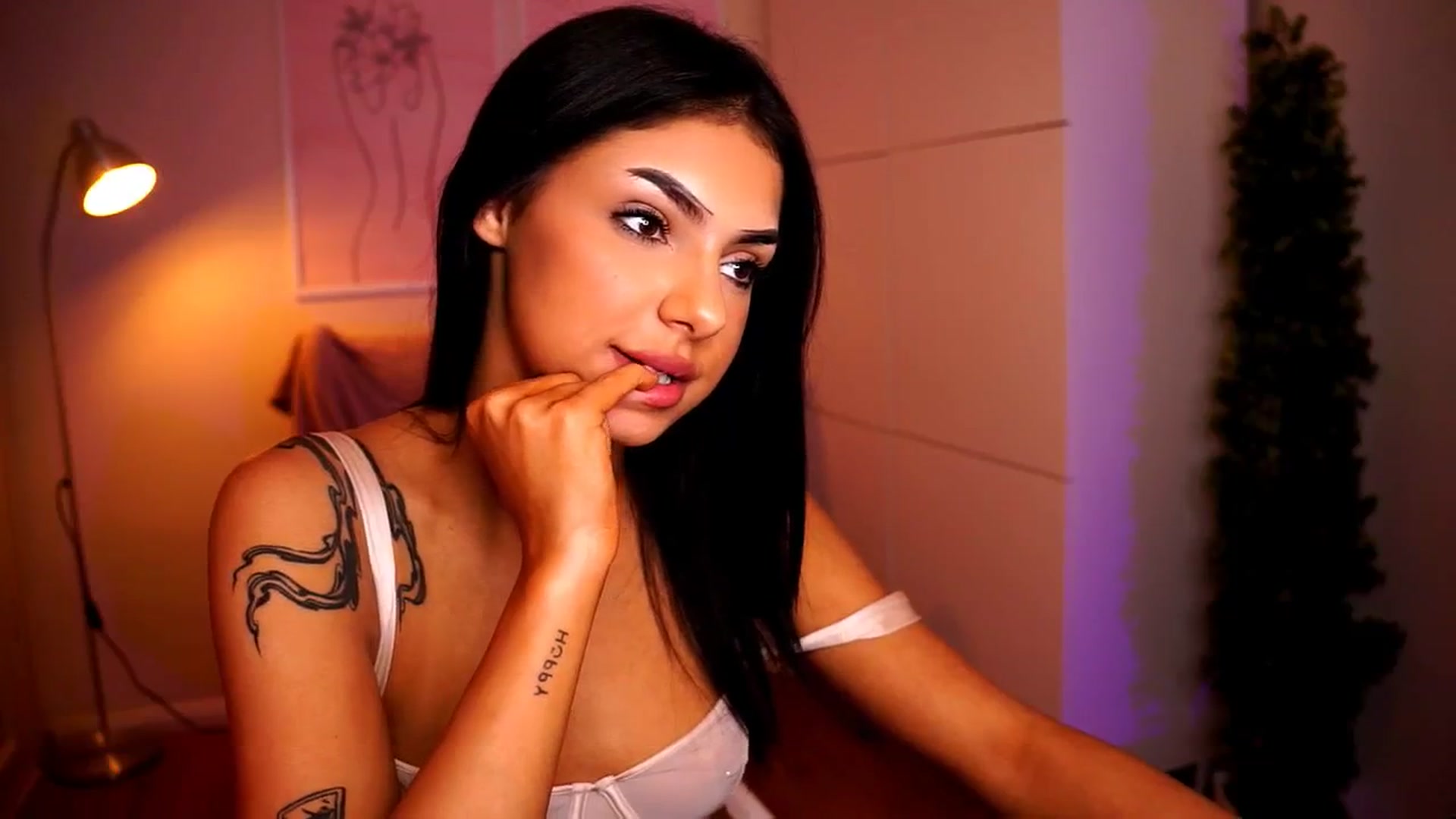 Gallery image thumbnail from Playfuljust18's myfreecams stream on, 06/03/2024, 18:31 image 16 of 20