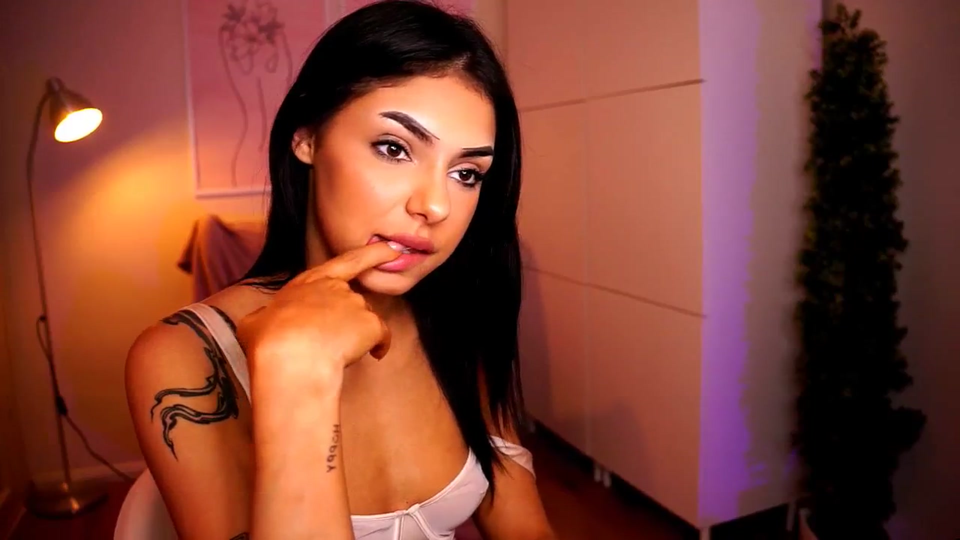 Gallery image thumbnail from Playfuljust18's myfreecams stream on, 06/03/2024, 18:31 image 11 of 20