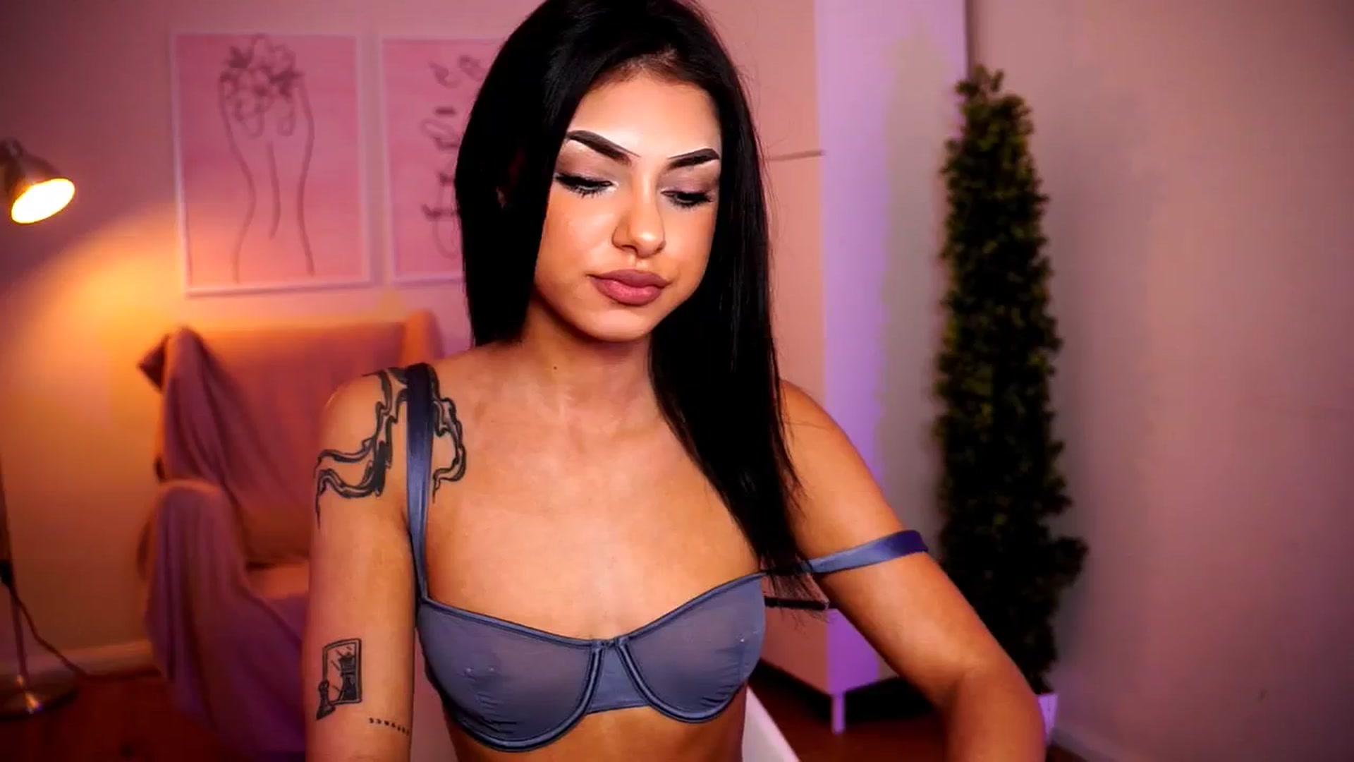 Gallery image thumbnail from Playfuljust18's myfreecams stream on, 06/05/2024, 17:57 image 15 of 20