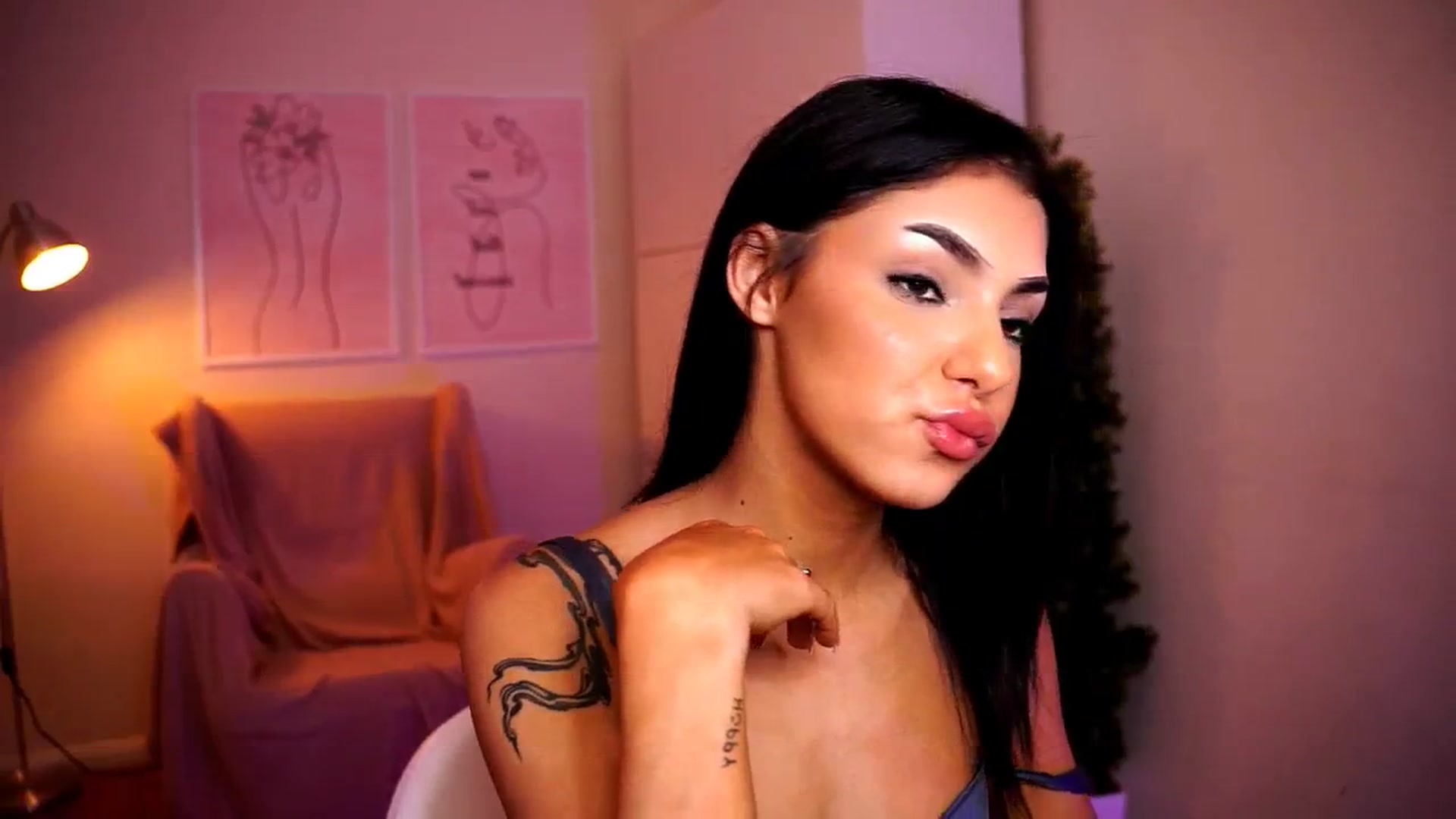 Gallery image thumbnail from Playfuljust18's myfreecams stream on, 06/05/2024, 20:46 image 5 of 20