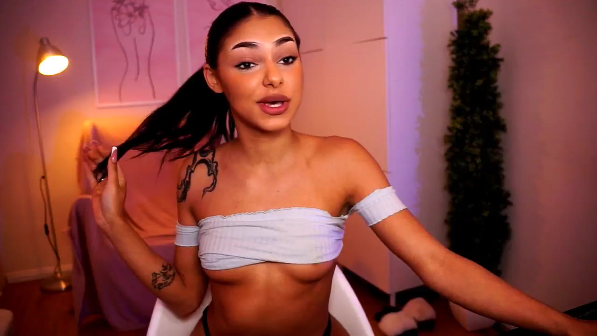 Gallery image thumbnail from Playfuljust18's myfreecams stream on, 06/10/2024, 18:32 image 12 of 20