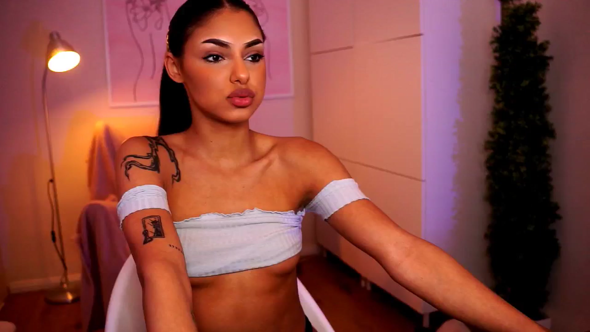 Gallery image thumbnail from Playfuljust18's myfreecams stream on, 06/10/2024, 18:32 image 15 of 20
