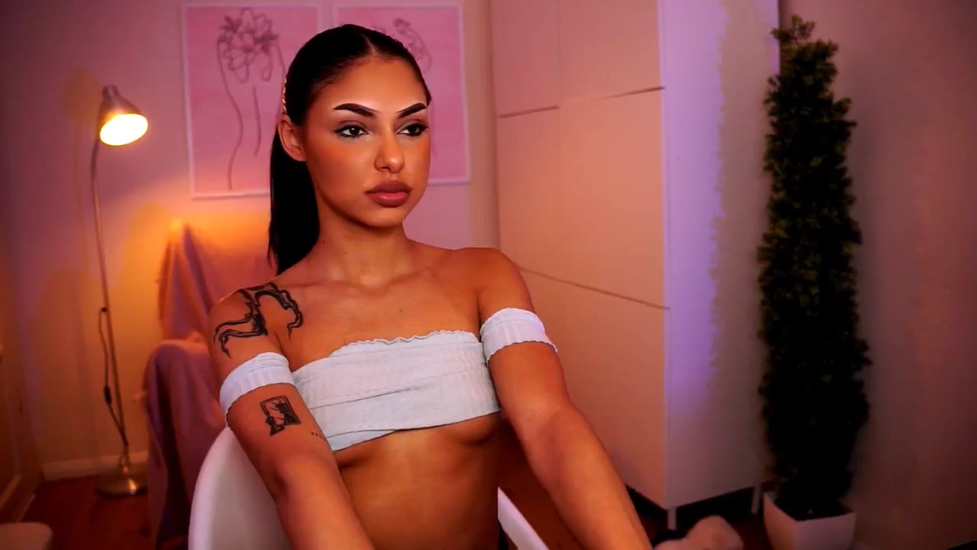 Gallery image thumbnail from Playfuljust18's myfreecams stream on, 06/10/2024, 18:32 image 6 of 20
