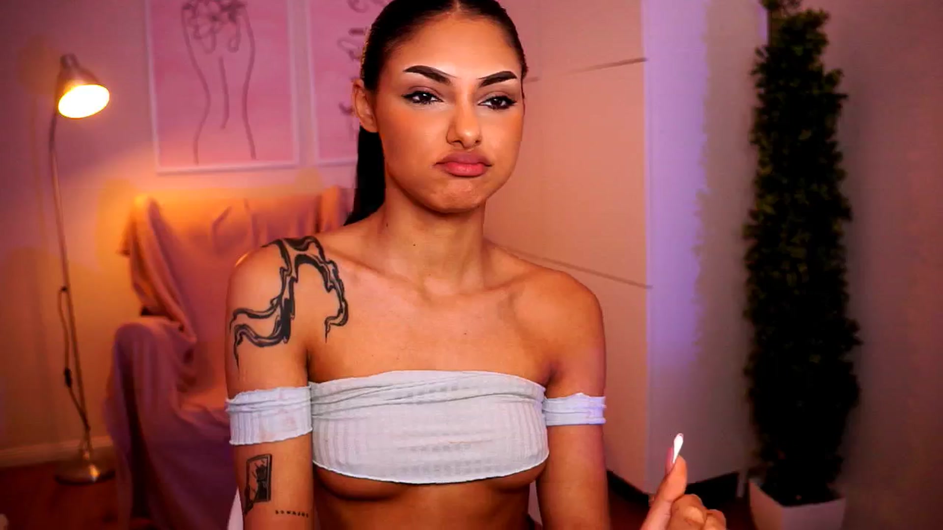 Gallery image thumbnail from Playfuljust18's myfreecams stream on, 06/10/2024, 19:22 image 14 of 20