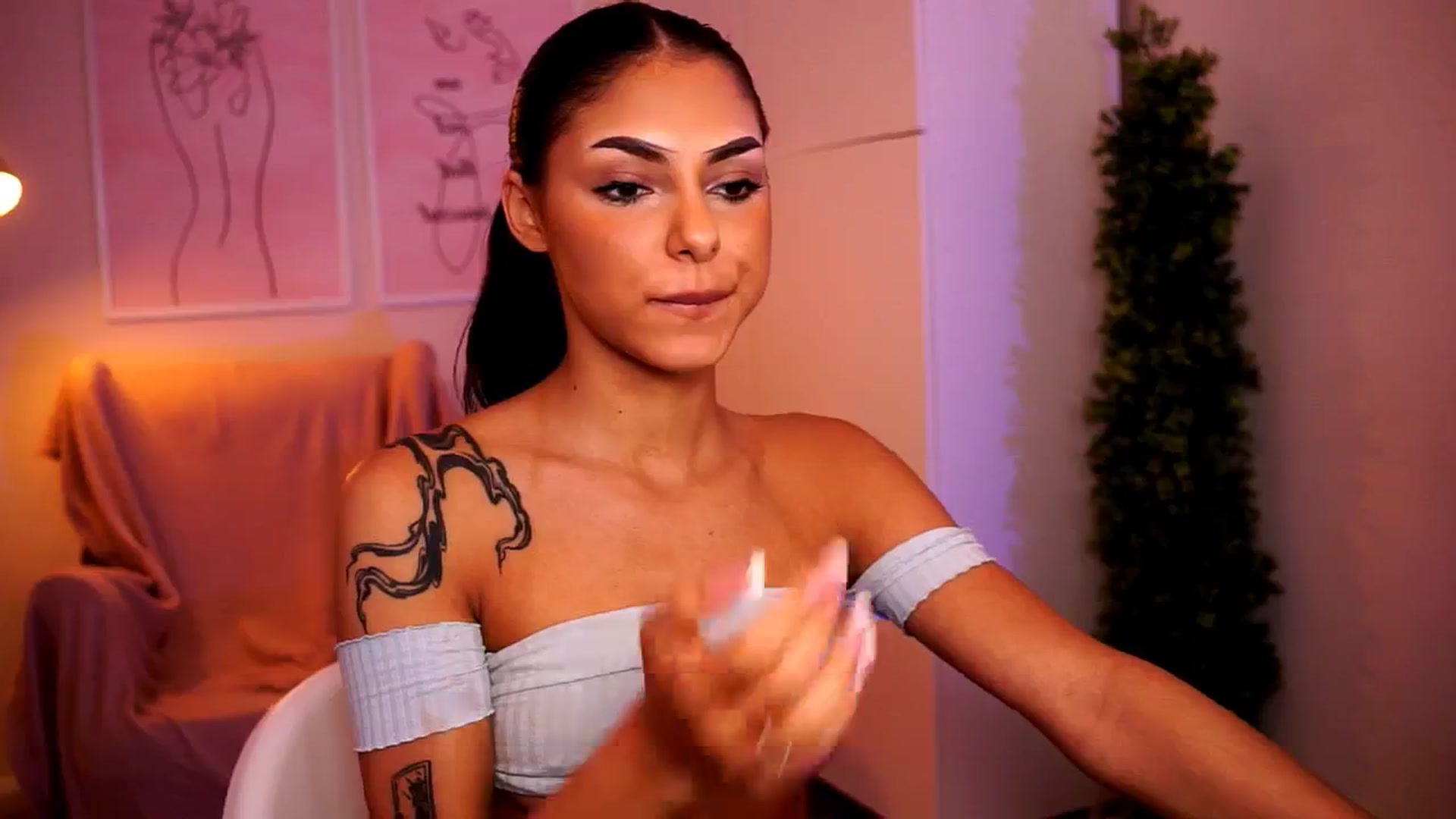 Gallery image thumbnail from Playfuljust18's myfreecams stream on, 06/10/2024, 20:37 image 9 of 20
