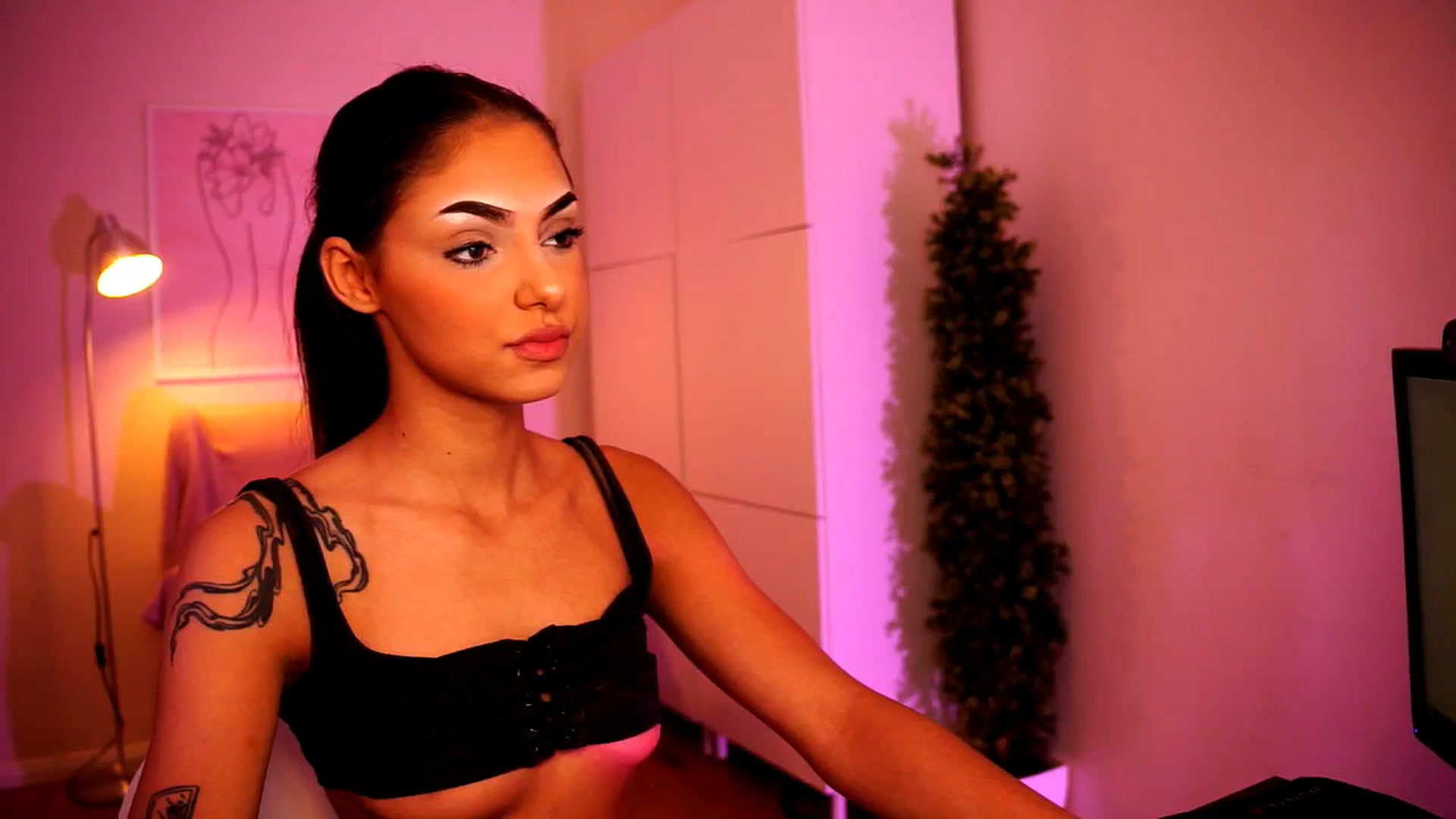 Gallery image thumbnail from Playfuljust18's myfreecams stream on, 07/11/2024, 14:16 image 11 of 20