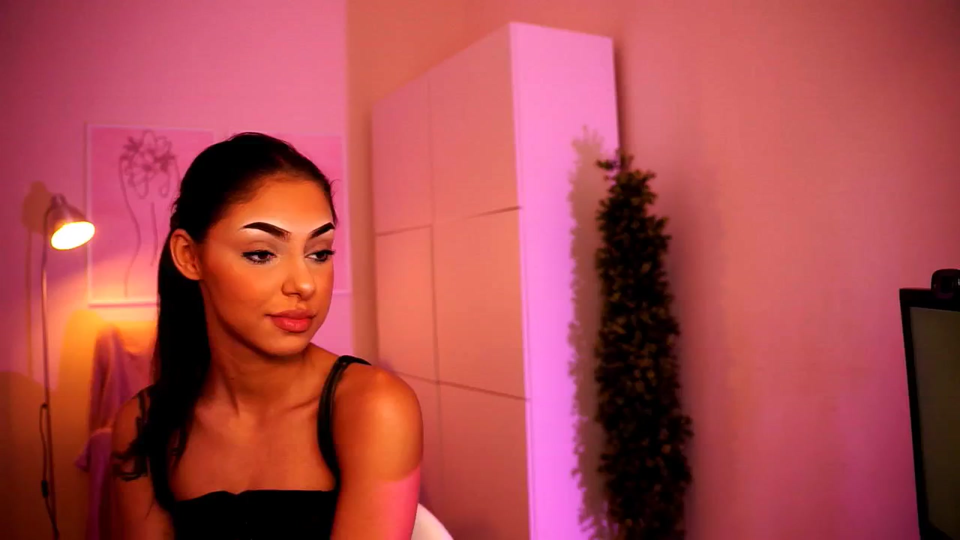 Gallery image thumbnail from Playfuljust18's myfreecams stream on, 07/11/2024, 14:16 image 14 of 20