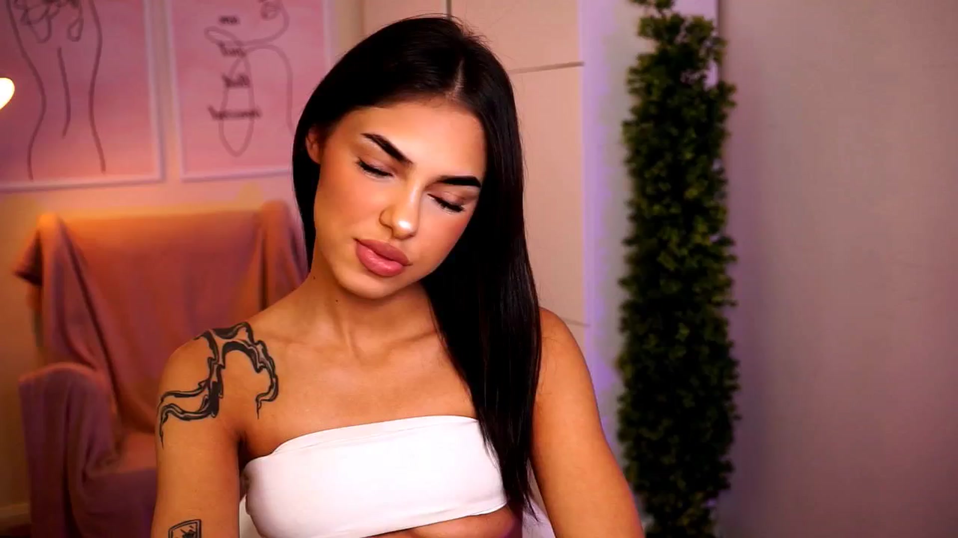 Gallery image thumbnail from Playfuljust18's myfreecams stream on, 07/30/2024, 16:07 image 2 of 20