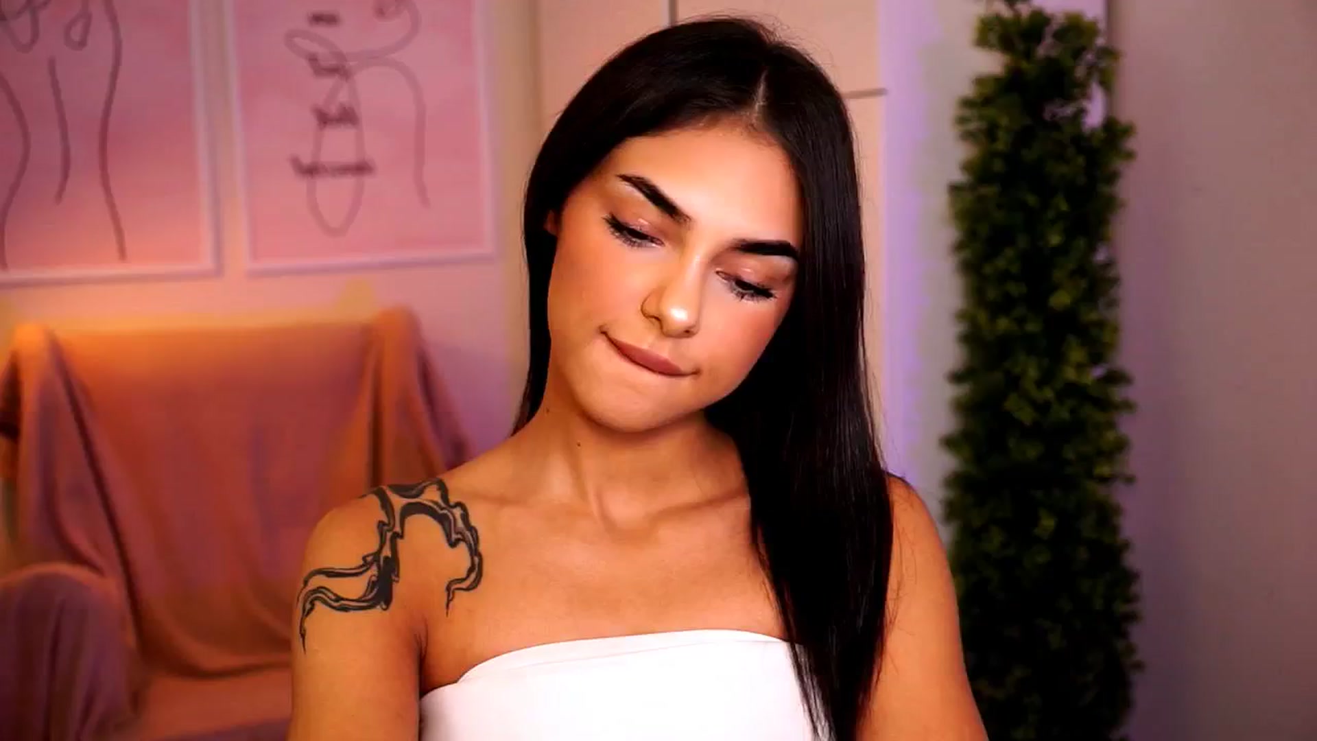 Gallery image thumbnail from Playfuljust18's myfreecams stream on, 07/30/2024, 16:07 image 10 of 20