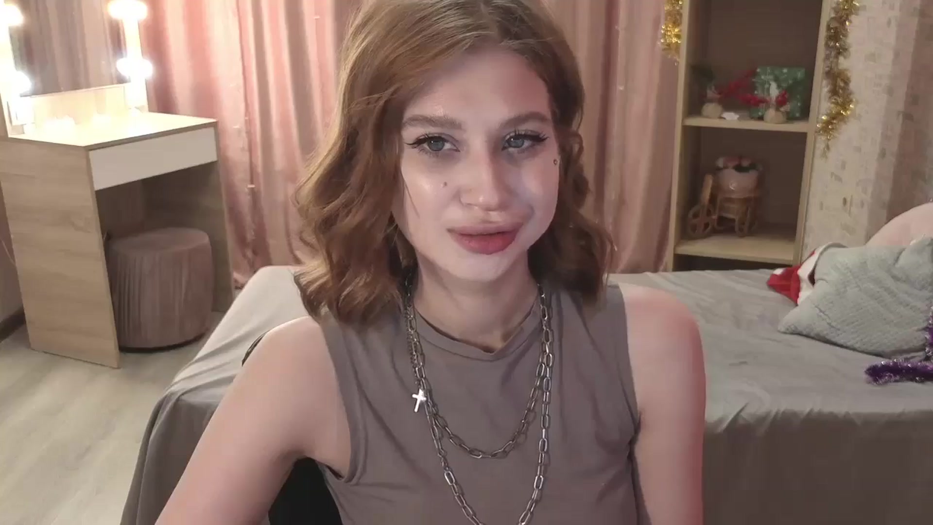Gallery image thumbnail from Playmind's myfreecams stream on, 12/24/2024, 10:30 image 11 of 20