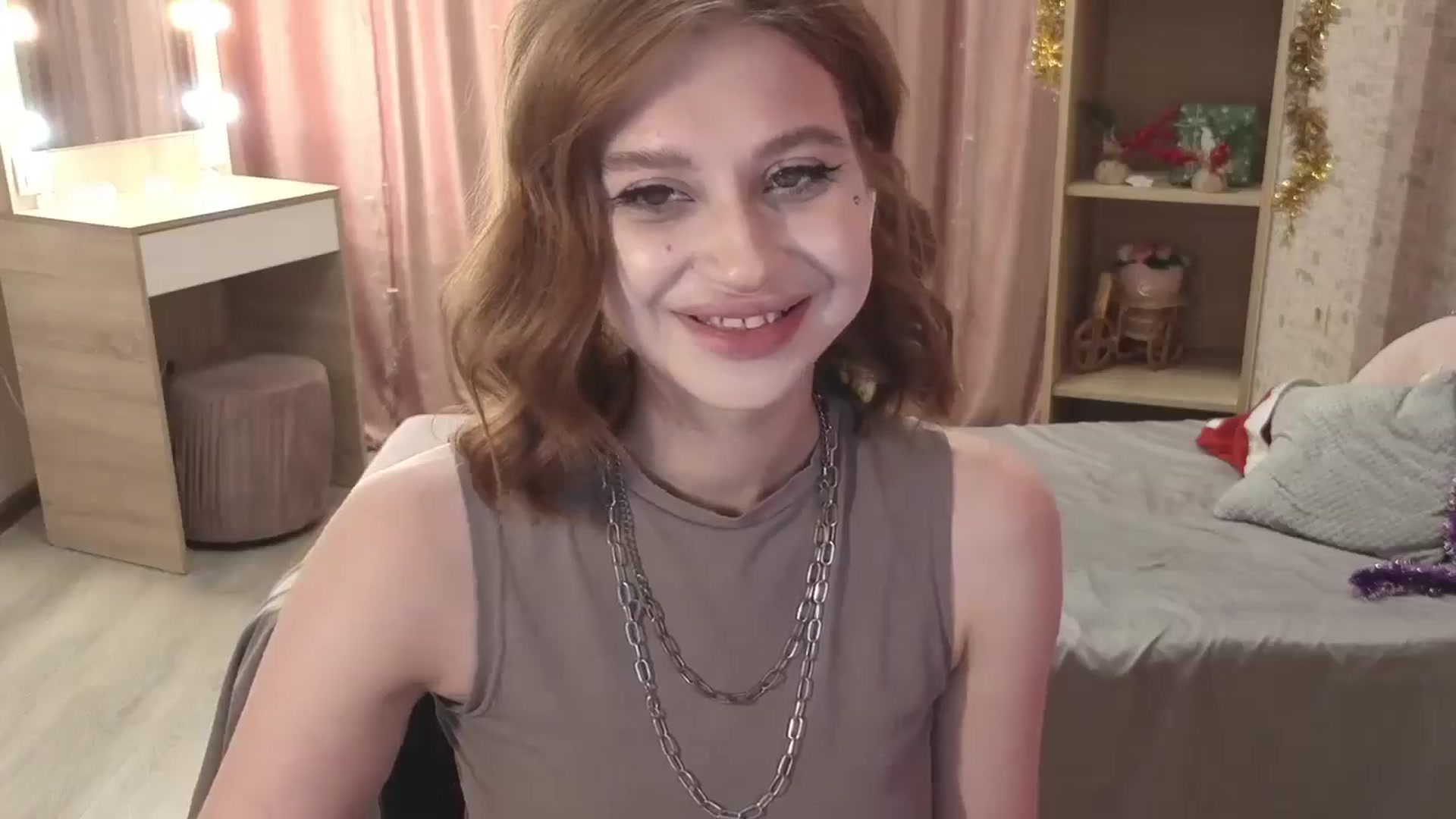 Gallery image thumbnail from Playmind's myfreecams stream on, 12/24/2024, 10:30 image 13 of 20