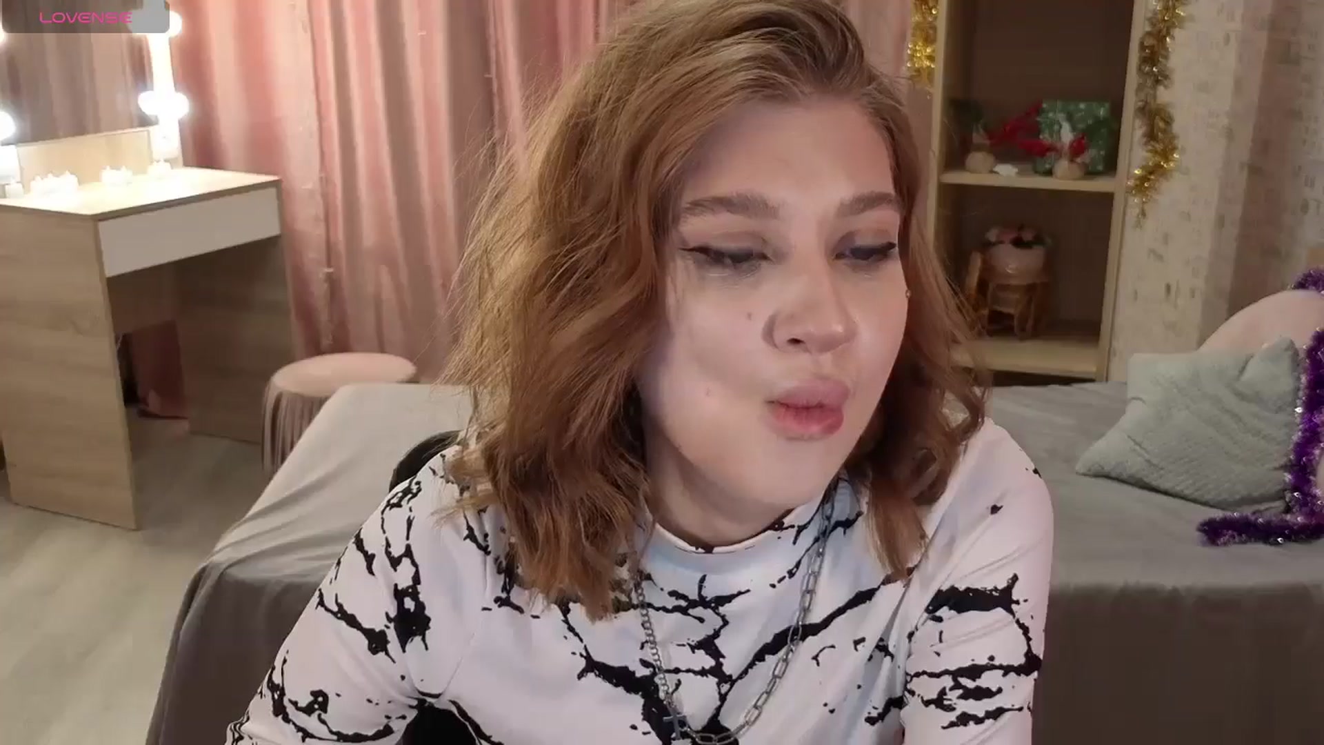 Gallery image thumbnail from Playmind's myfreecams stream on, 12/25/2024, 08:40 image 6 of 20