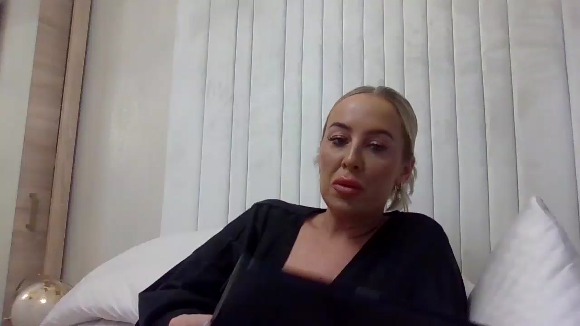 Gallery image thumbnail from Playwithdolly's myfreecams stream on, 06/15/2025, 13:09 image 13 of 20