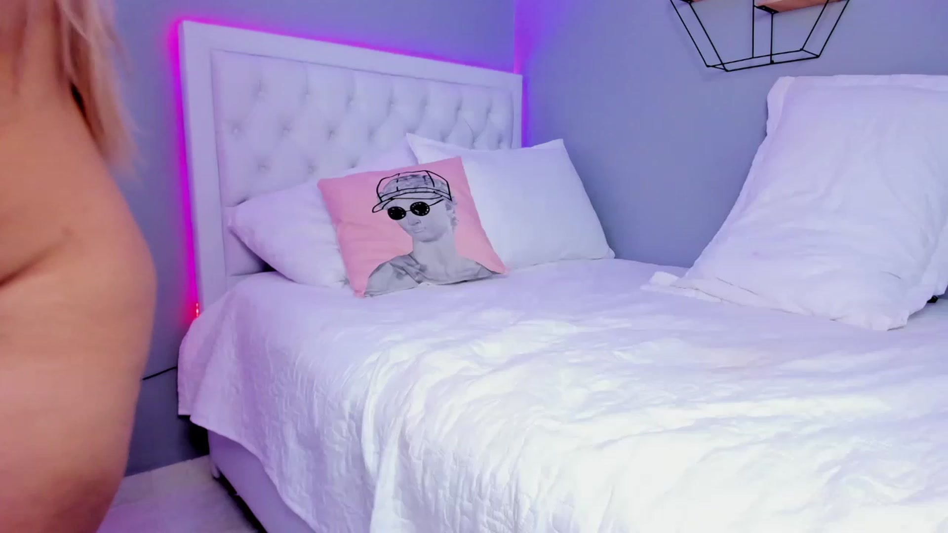 Gallery image thumbnail from PlumpGirl's myfreecams stream on, 11/23/2022, 17:48 image 6 of 20