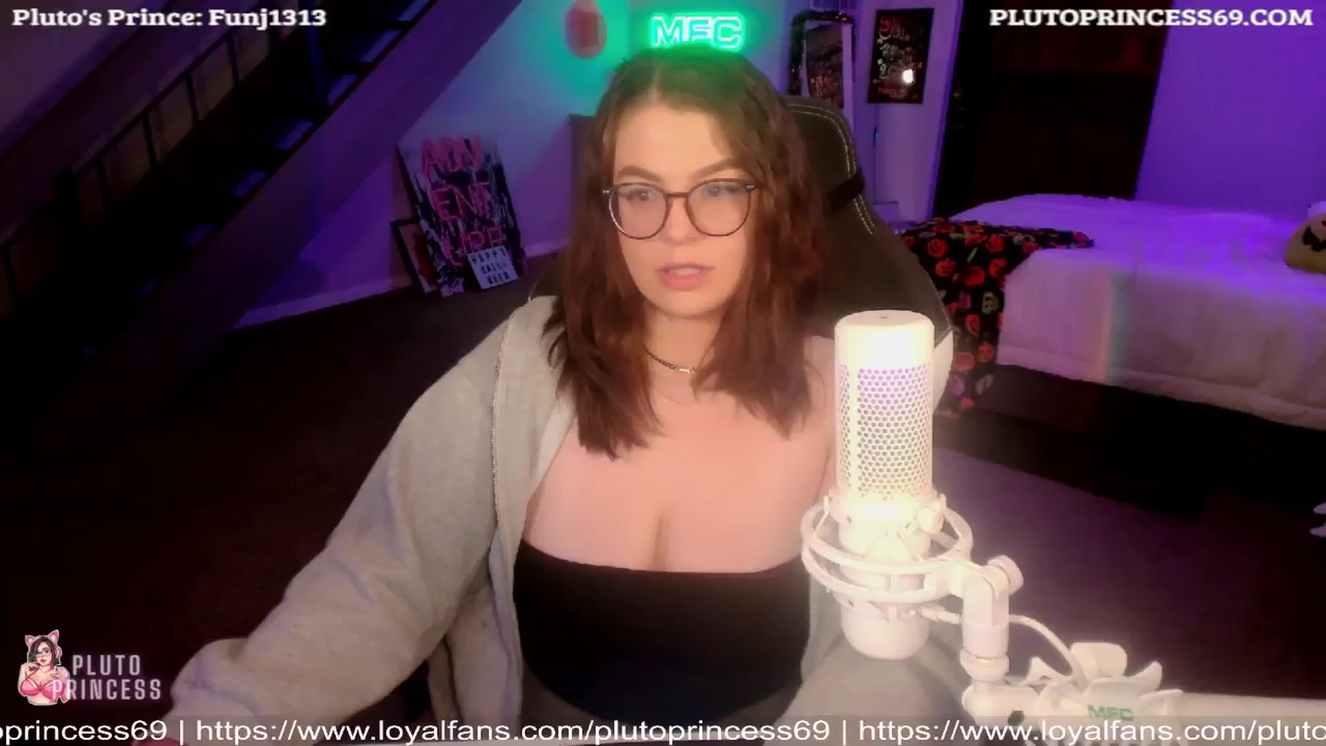 Gallery image thumbnail from PlutoPrincess's myfreecams stream on, 10/01/2024, 05:48 image 12 of 20