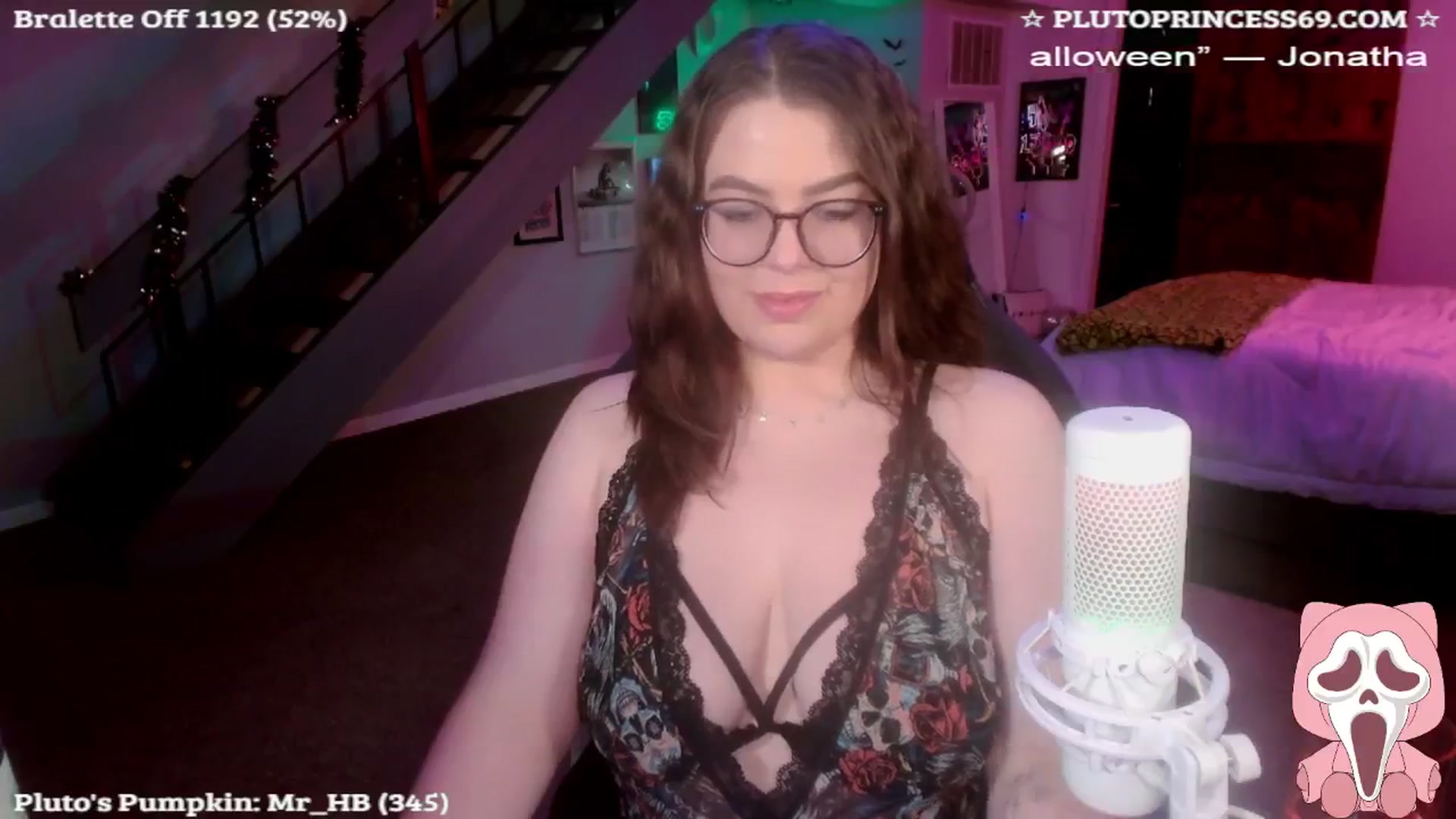 Gallery image thumbnail from PlutoPrincess's myfreecams stream on, 10/10/2024, 08:04 image 15 of 20