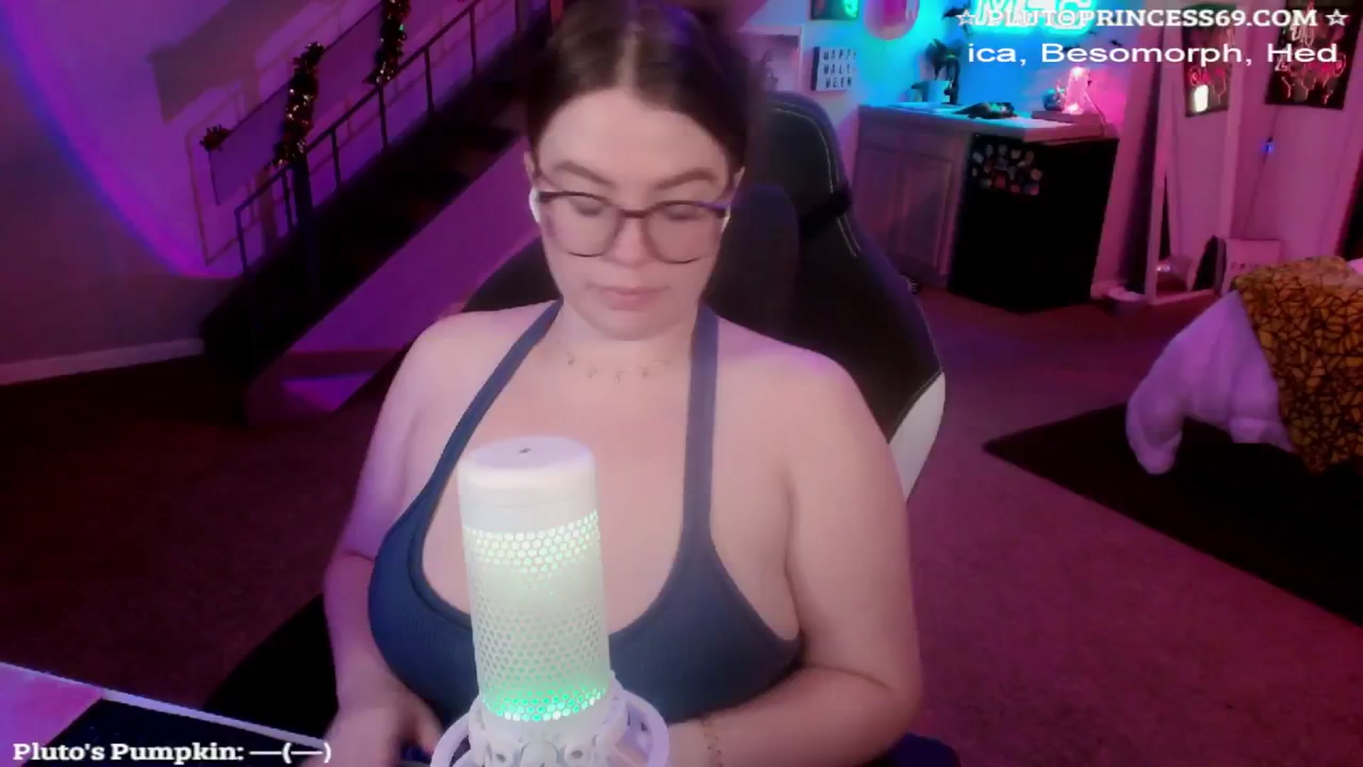 Gallery image thumbnail from PlutoPrincess's myfreecams stream on, 10/25/2024, 04:33 image 10 of 20