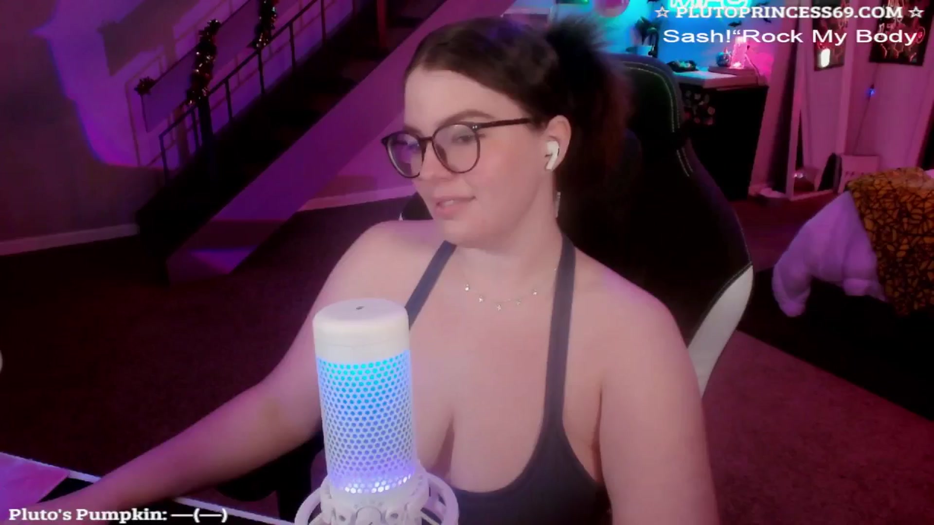 Gallery image thumbnail from PlutoPrincess's myfreecams stream on, 10/25/2024, 04:33 image 15 of 20