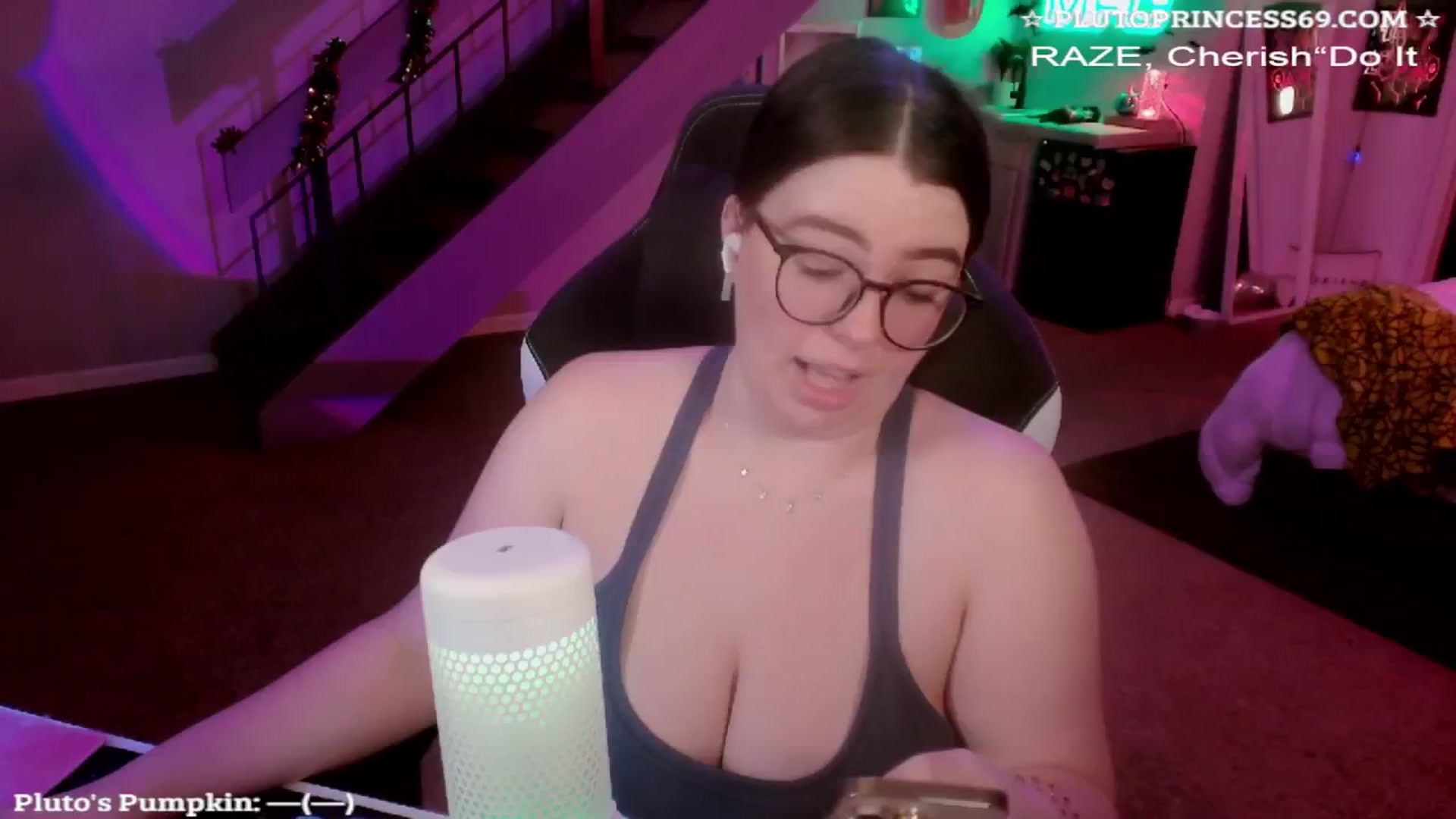 Gallery image thumbnail from PlutoPrincess's myfreecams stream on, 10/25/2024, 06:28 image 3 of 20