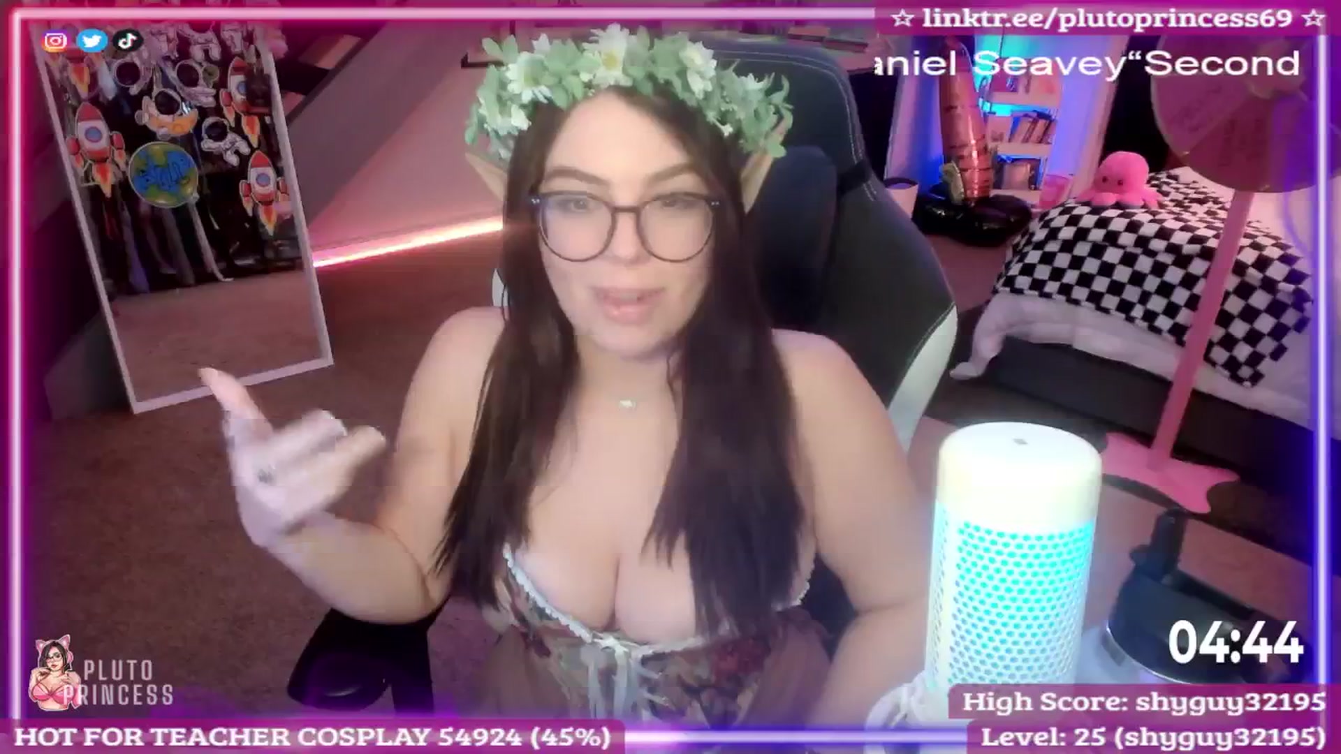 Gallery image thumbnail from PlutoPrincess's myfreecams stream on, 08/30/2025, 09:35 image 18 of 20