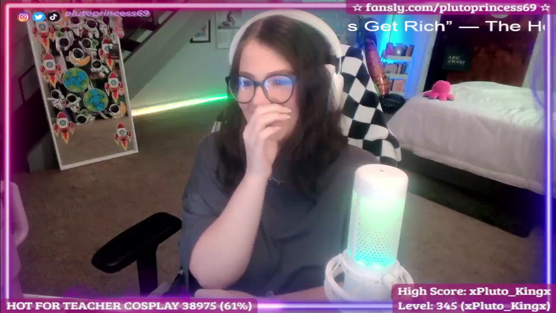 Gallery image thumbnail from PlutoPrincess's myfreecams stream on, 09/19/2025, 07:15 image 16 of 20