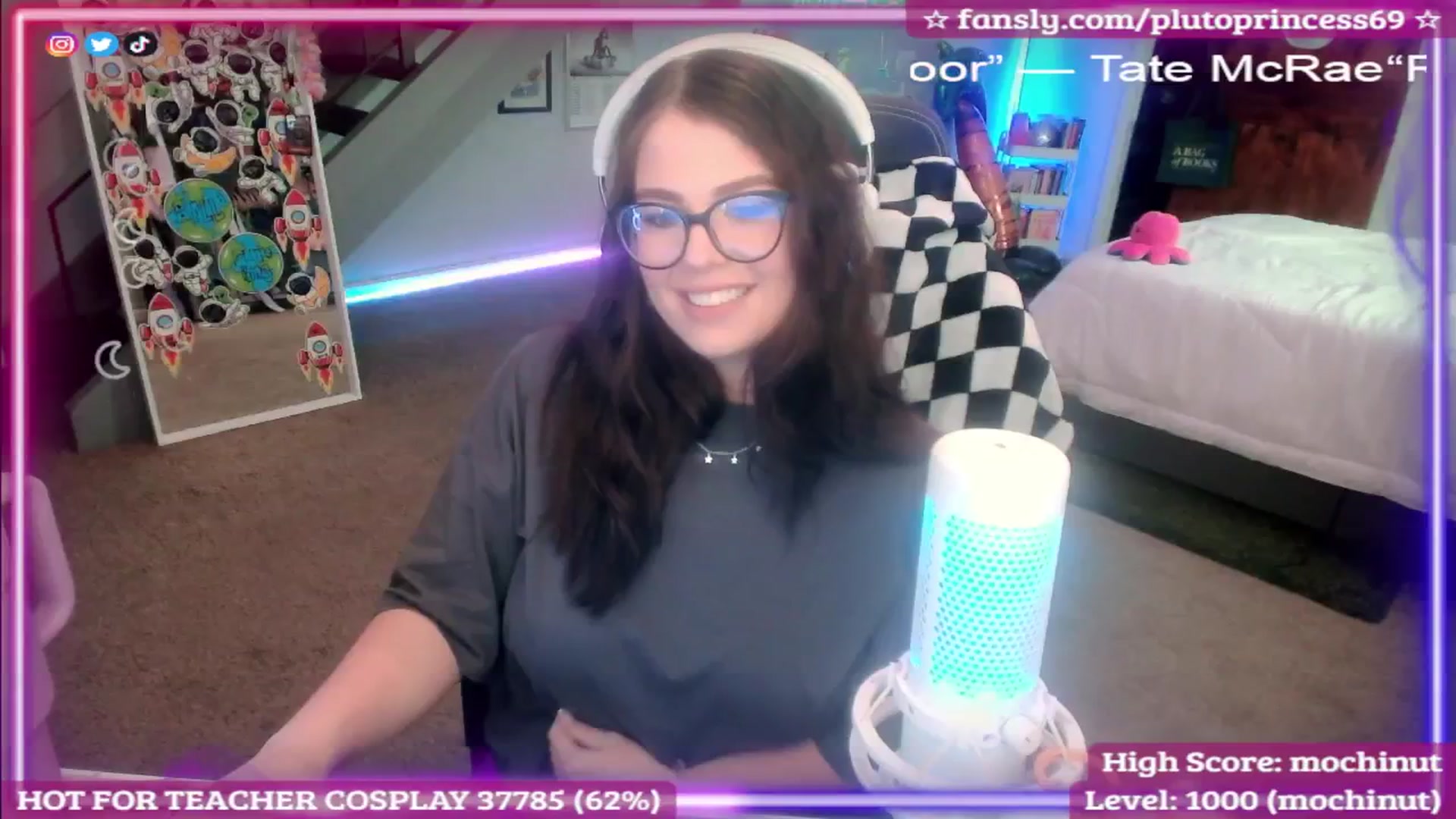 Gallery image thumbnail from PlutoPrincess's myfreecams stream on, 09/19/2025, 07:15 image 18 of 20