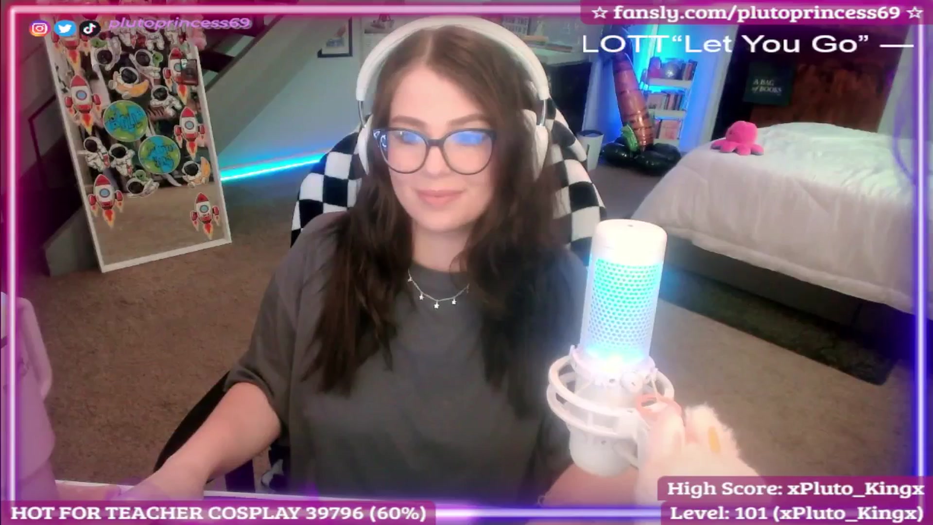 Gallery image thumbnail from PlutoPrincess's myfreecams stream on, 09/19/2025, 07:15 image 5 of 20