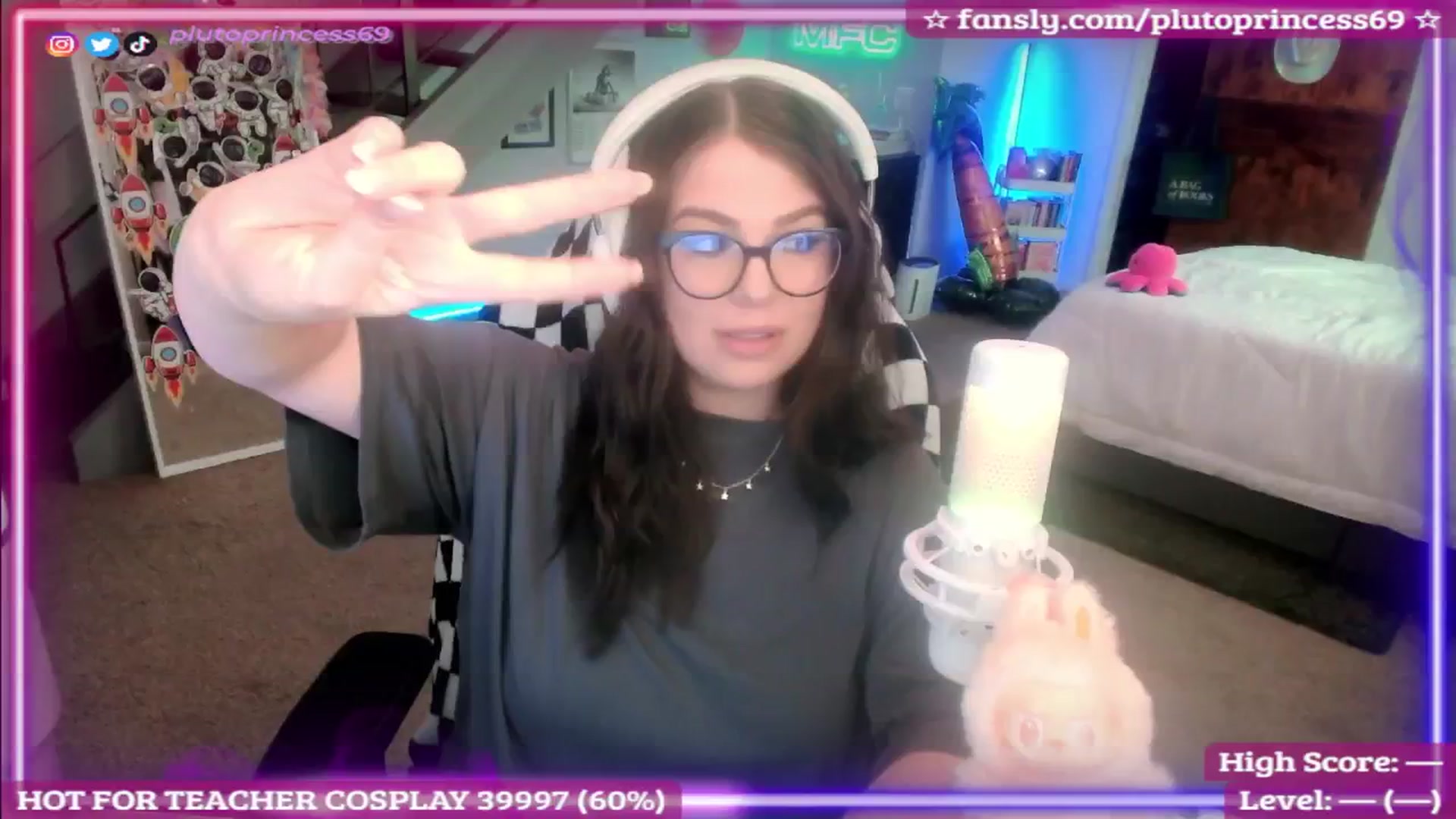 Gallery image thumbnail from PlutoPrincess's myfreecams stream on, 09/19/2025, 07:15 image 1 of 20