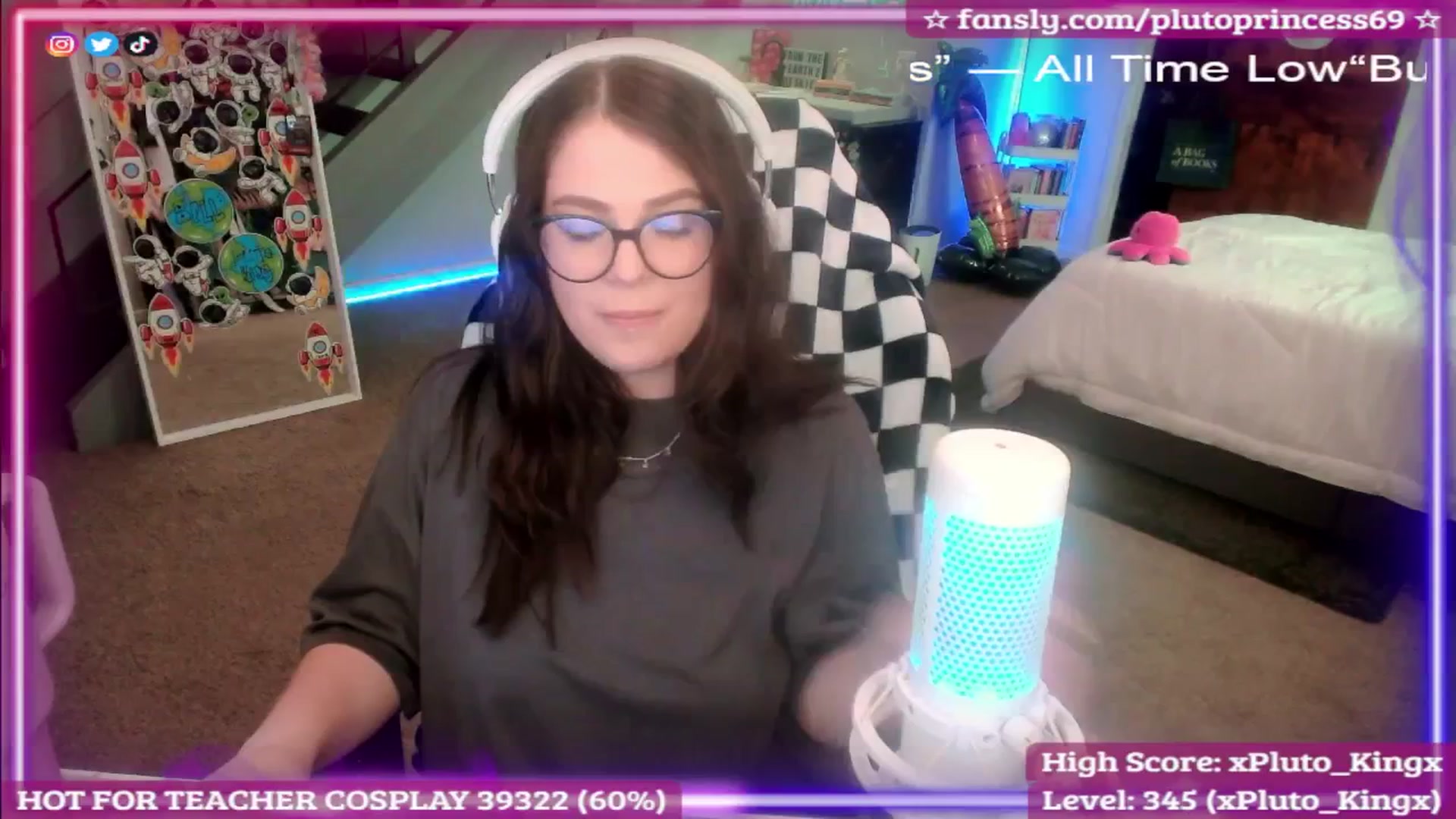 Gallery image thumbnail from PlutoPrincess's myfreecams stream on, 09/19/2025, 07:15 image 13 of 20