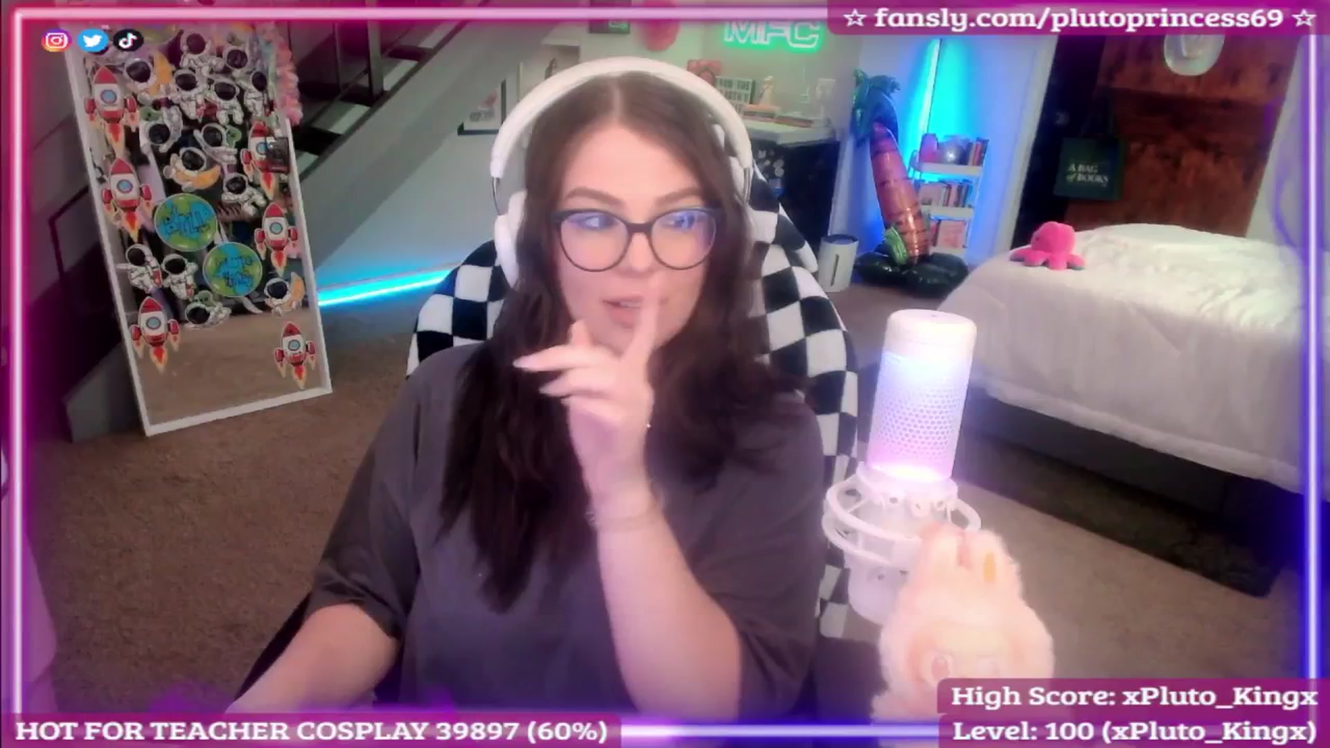 Gallery image thumbnail from PlutoPrincess's myfreecams stream on, 09/19/2025, 07:15 image 2 of 20