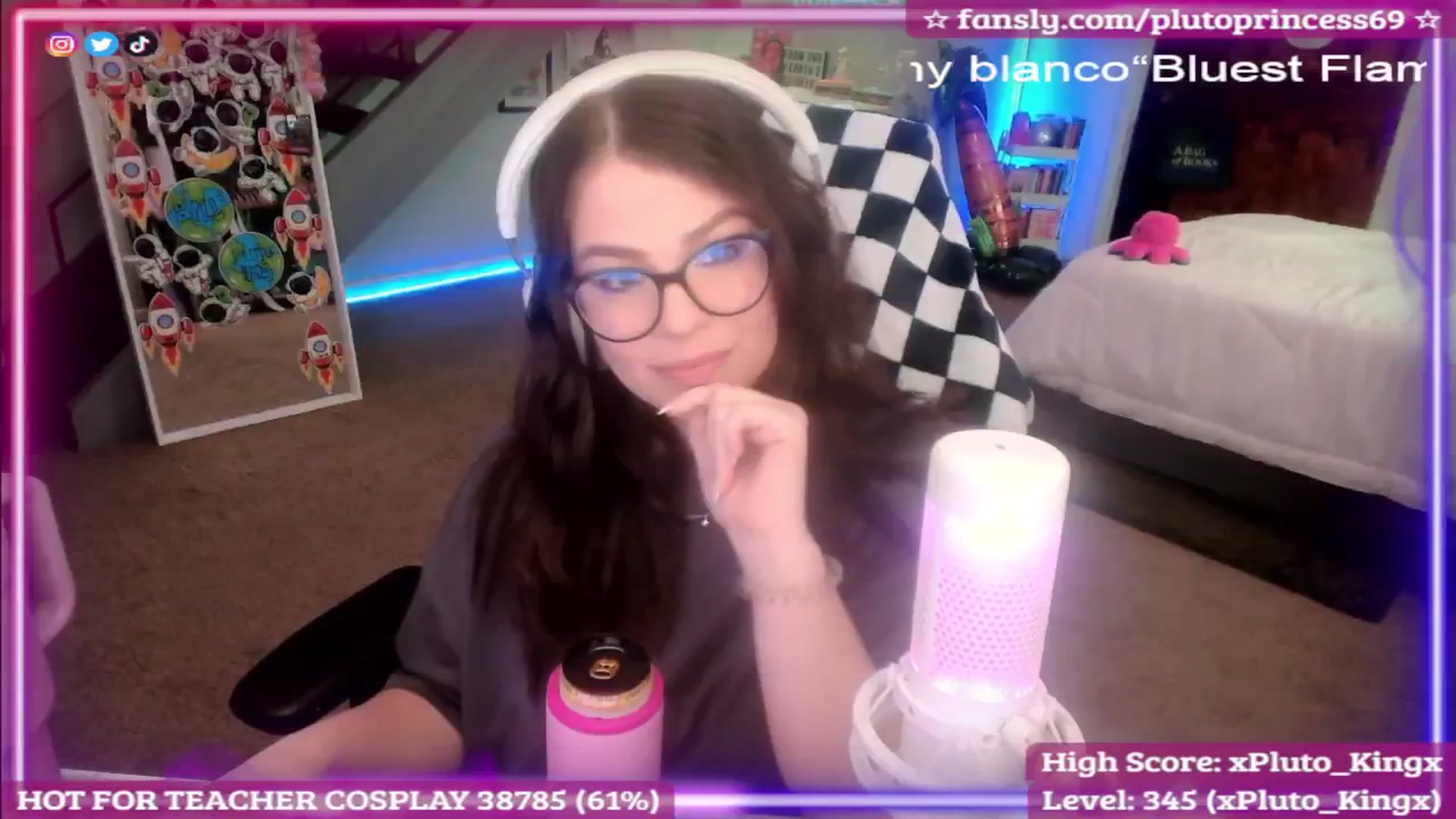 Gallery image thumbnail from PlutoPrincess's myfreecams stream on, 09/19/2025, 07:15 image 17 of 20