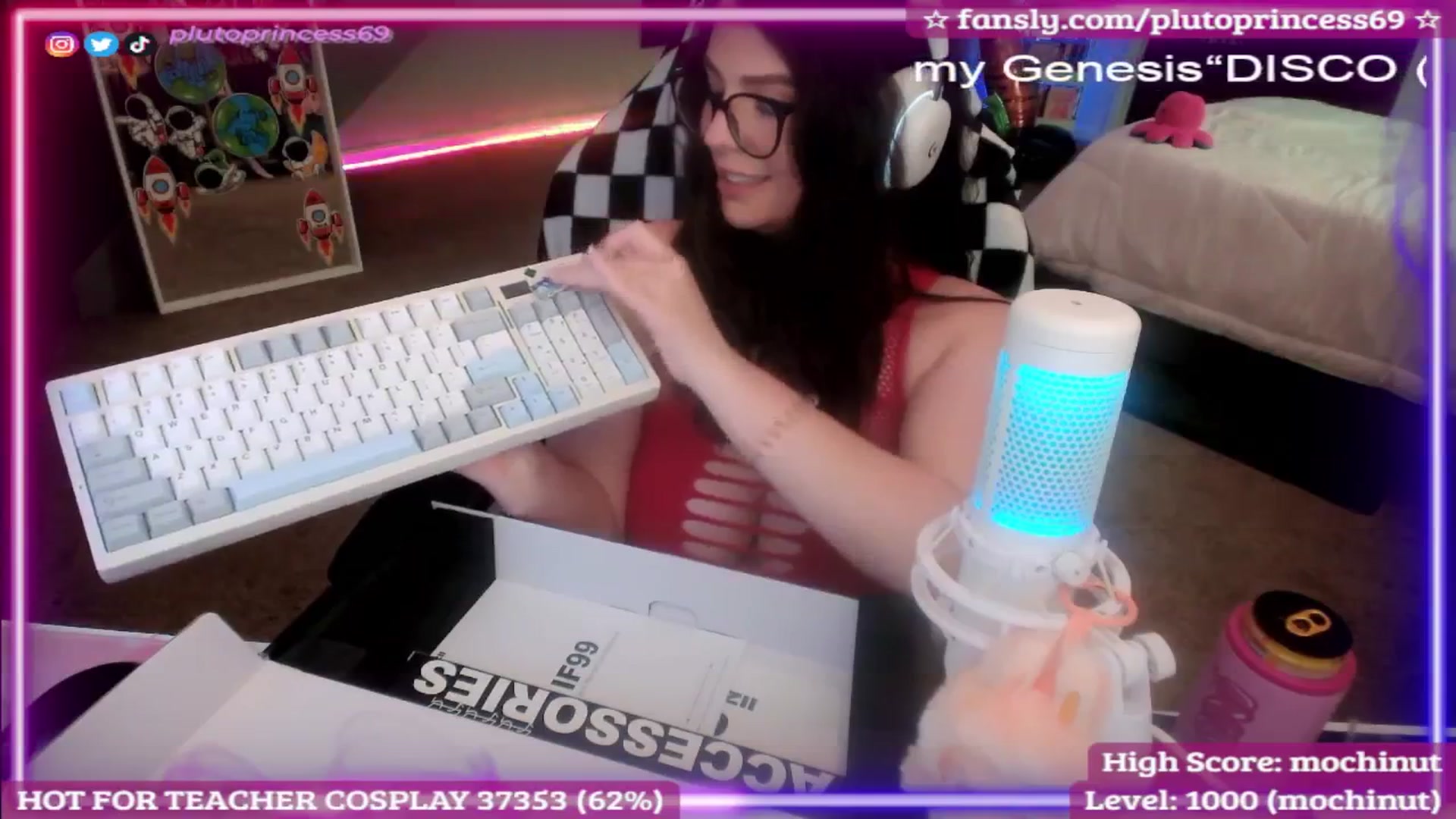 Gallery image thumbnail from PlutoPrincess's myfreecams stream on, 09/19/2025, 07:41 image 12 of 20