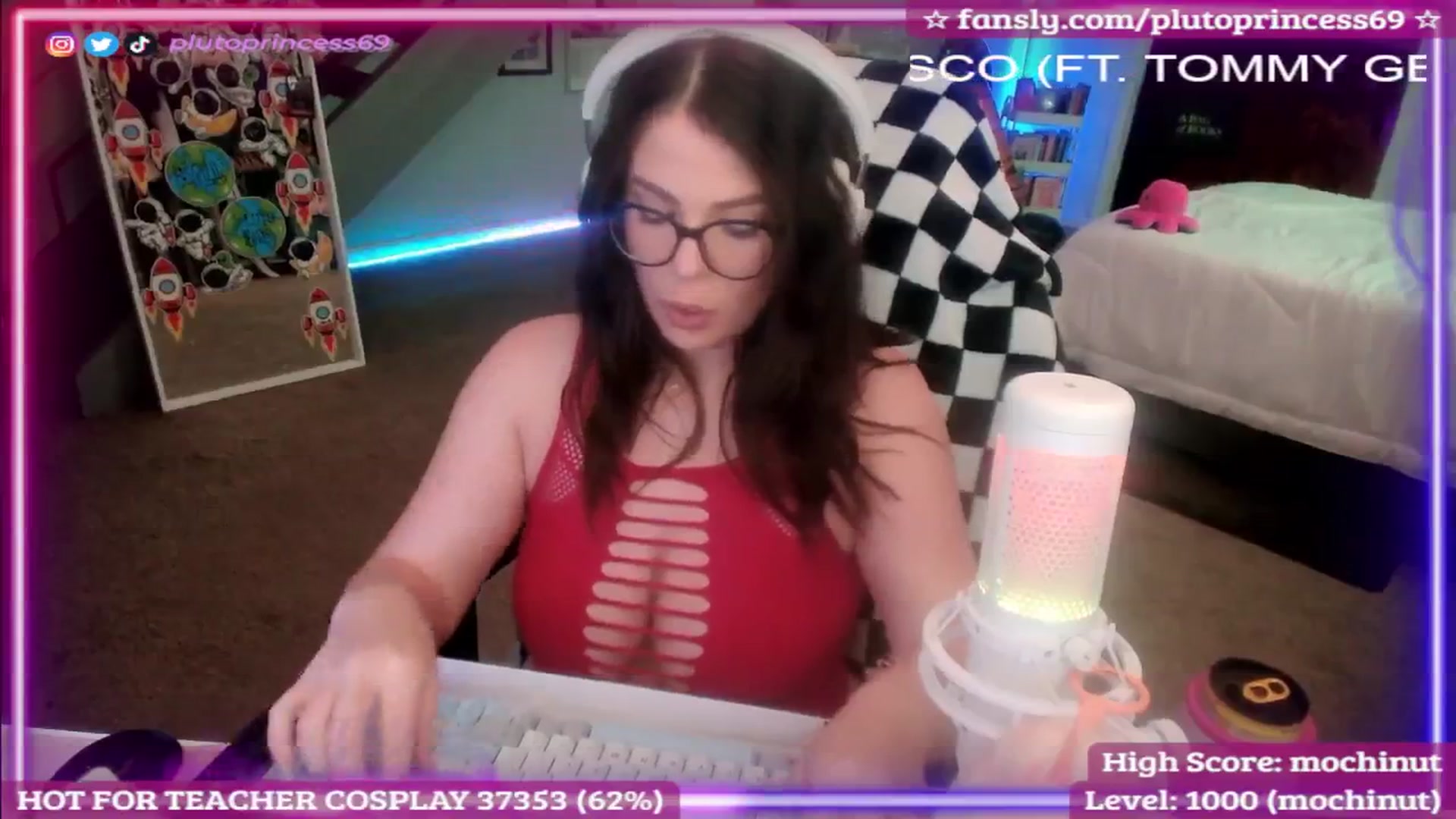 Gallery image thumbnail from PlutoPrincess's myfreecams stream on, 09/19/2025, 07:41 image 10 of 20