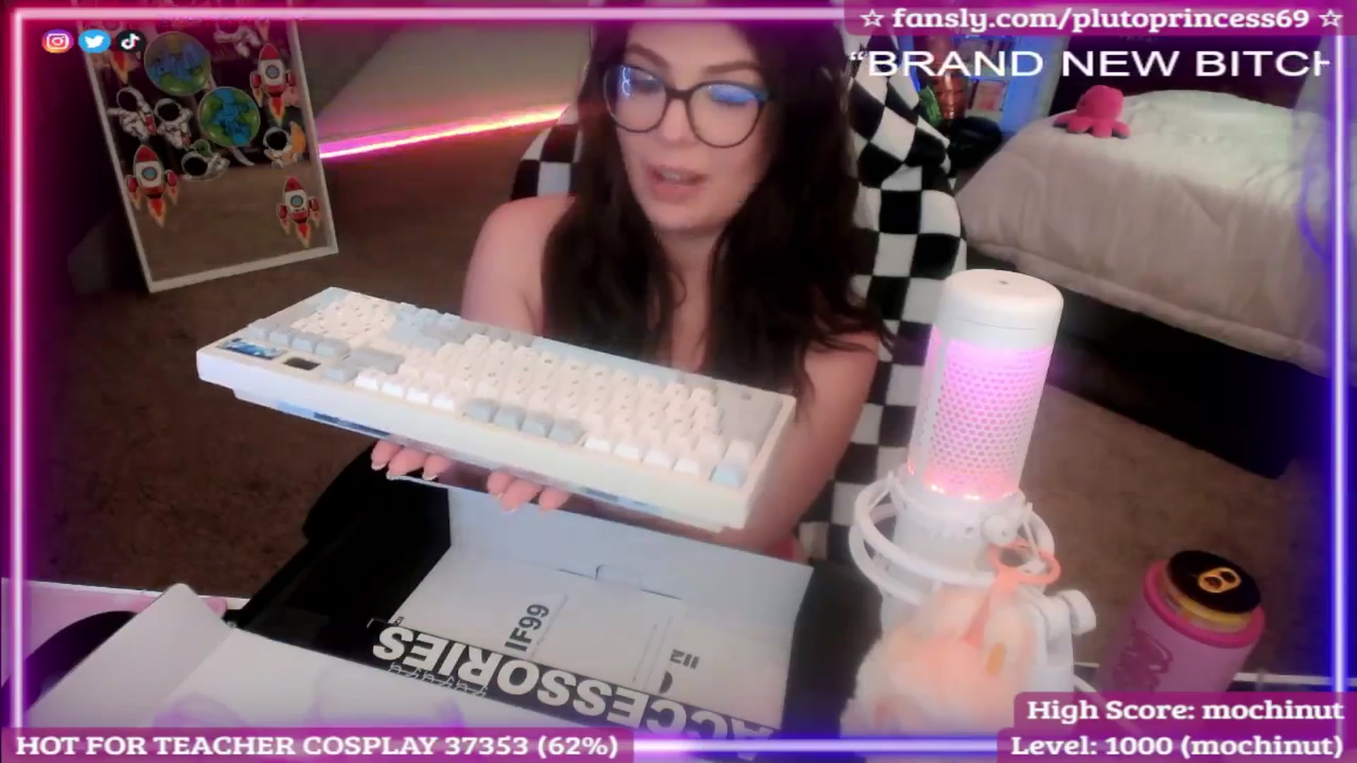 Gallery image thumbnail from PlutoPrincess's myfreecams stream on, 09/19/2025, 07:41 image 14 of 20