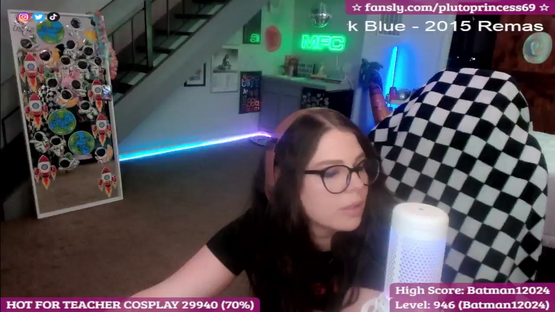 Gallery image thumbnail from PlutoPrincess's myfreecams stream on, 09/27/2025, 10:26 image 6 of 20