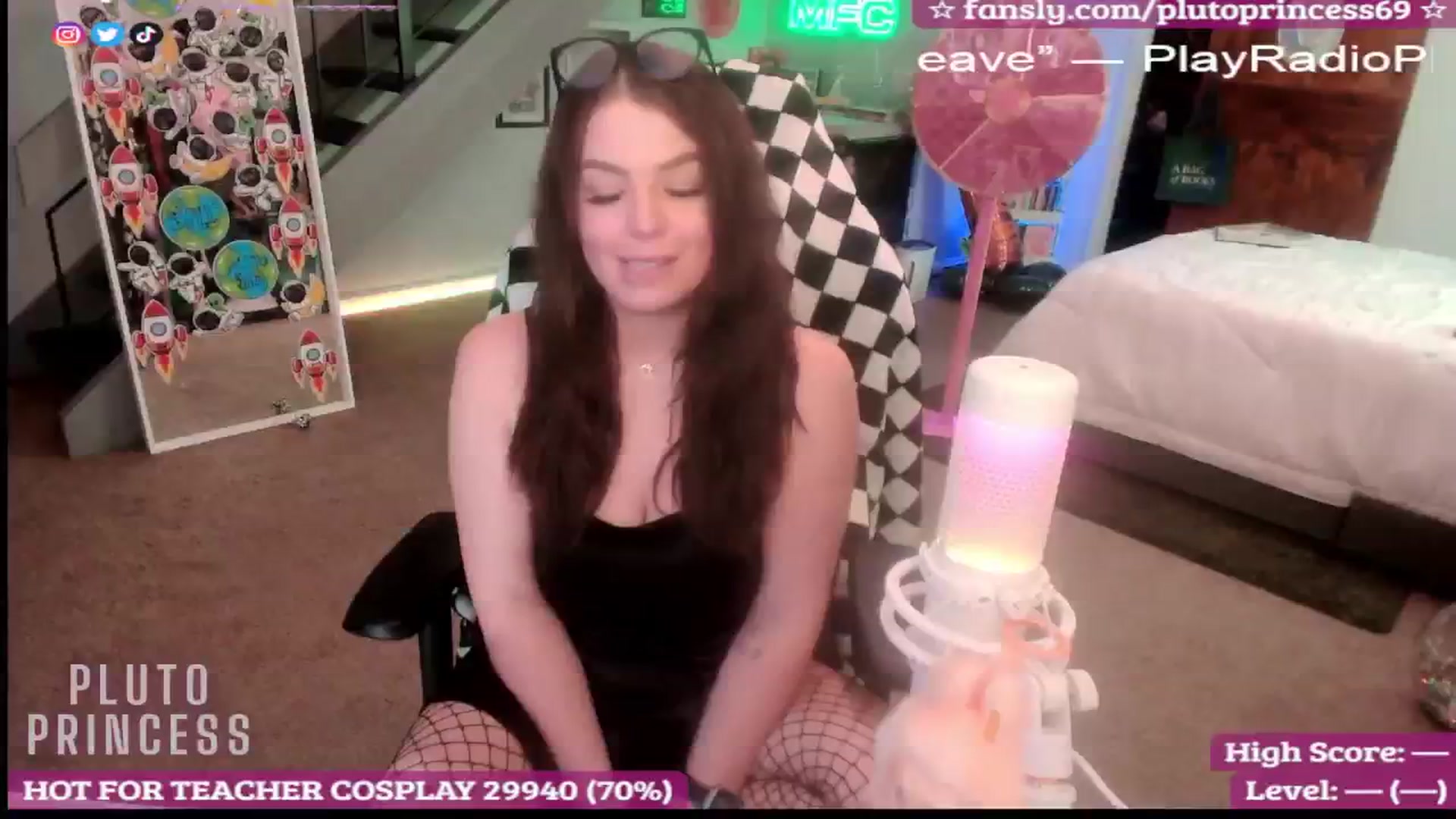 Gallery image thumbnail from PlutoPrincess's myfreecams stream on, 09/29/2025, 01:32 image 4 of 20