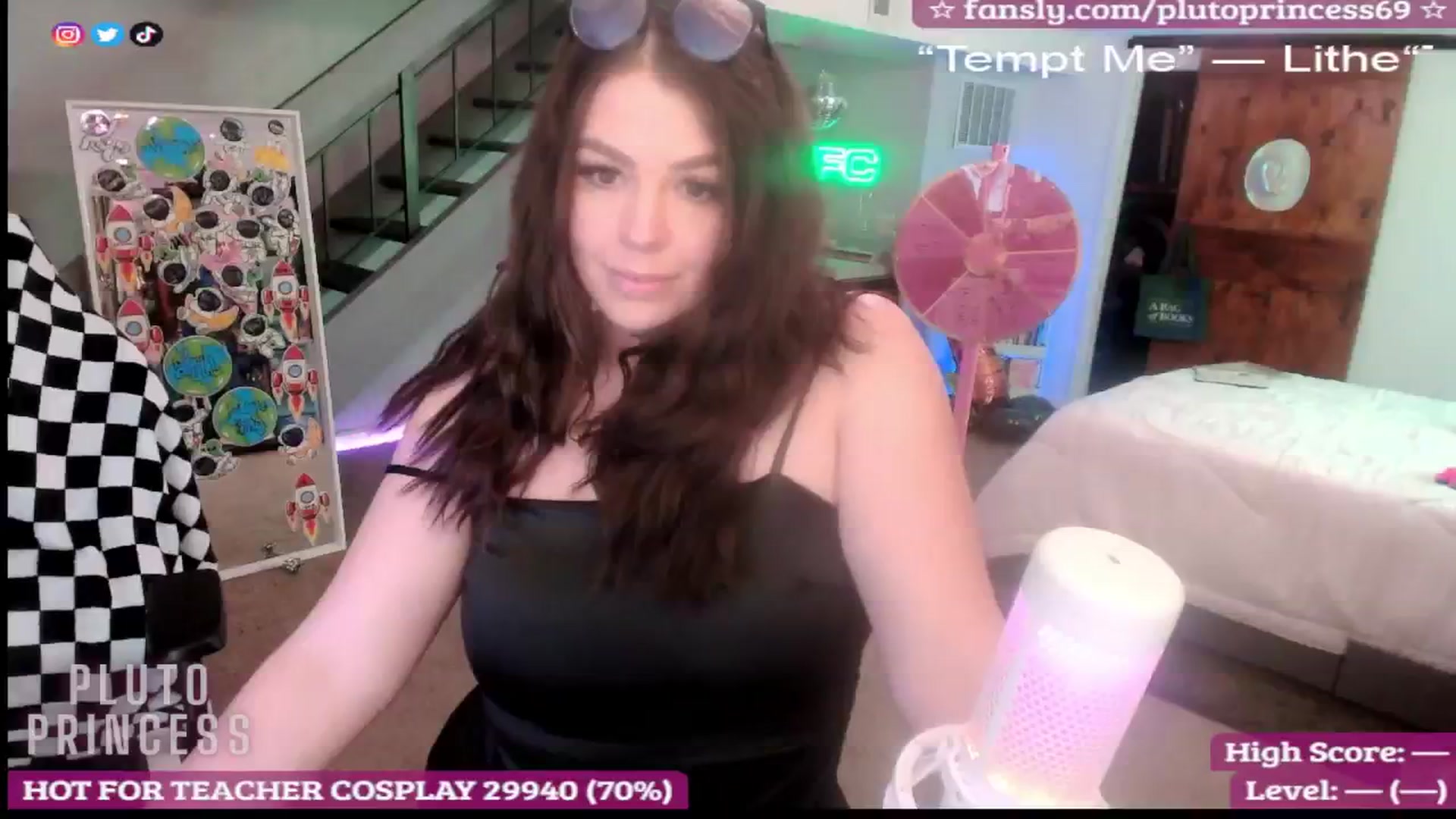 Gallery image thumbnail from PlutoPrincess's myfreecams stream on, 09/29/2025, 01:32 image 15 of 20