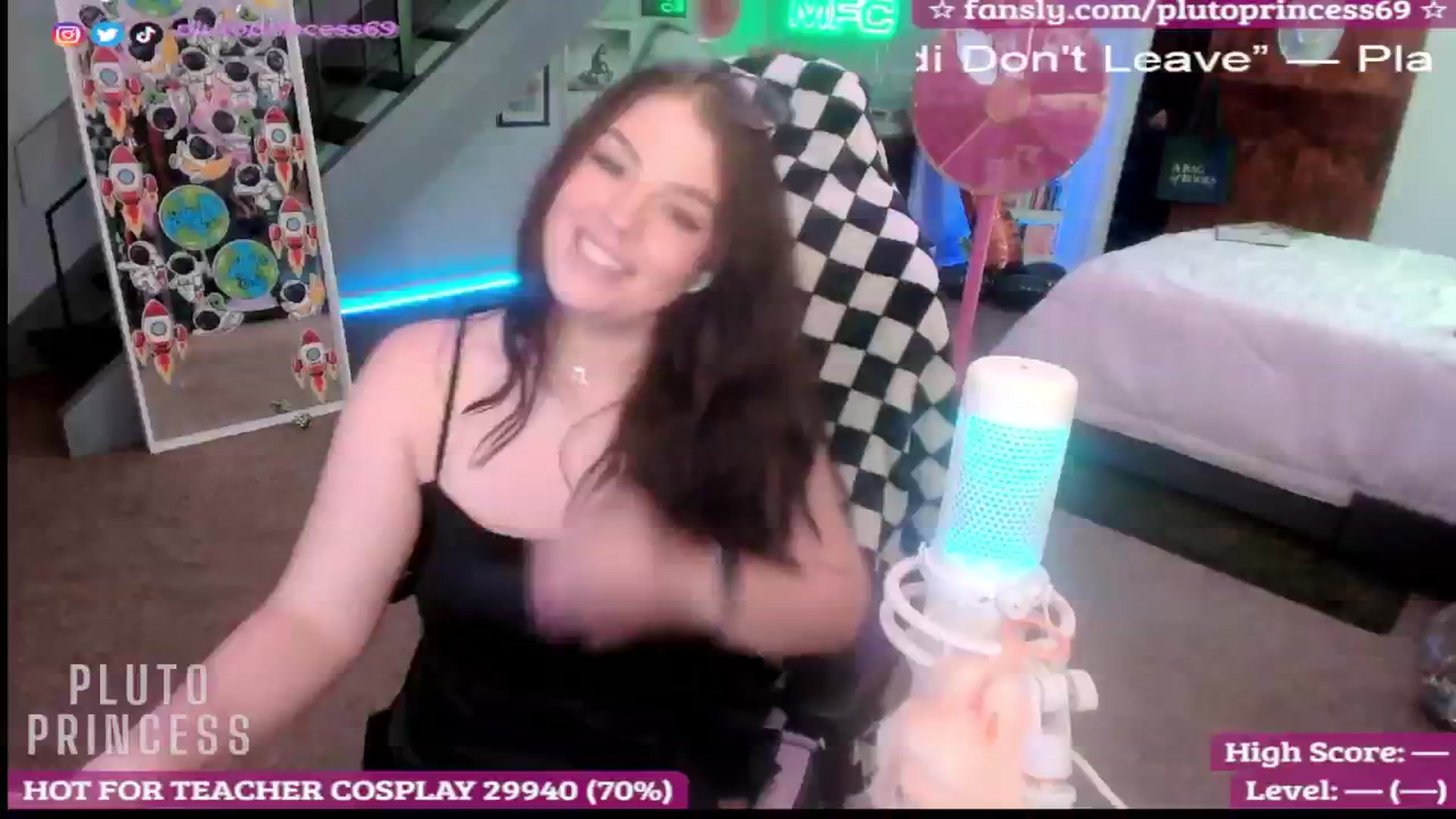 Gallery image thumbnail from PlutoPrincess's myfreecams stream on, 09/29/2025, 01:32 image 5 of 20