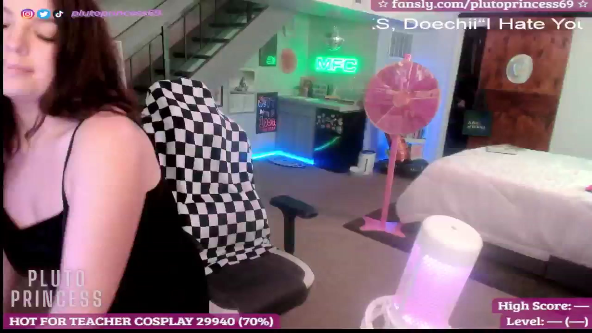 Gallery image thumbnail from PlutoPrincess's myfreecams stream on, 09/29/2025, 01:32 image 9 of 20