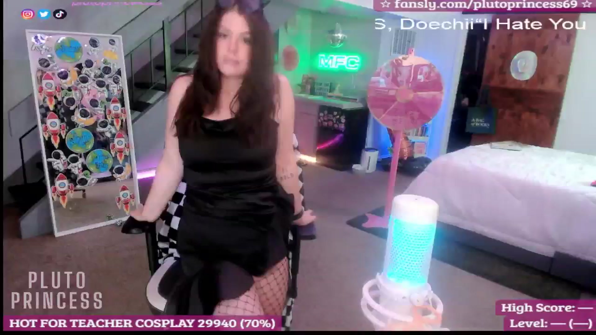 Gallery image thumbnail from PlutoPrincess's myfreecams stream on, 09/29/2025, 01:32 image 8 of 20