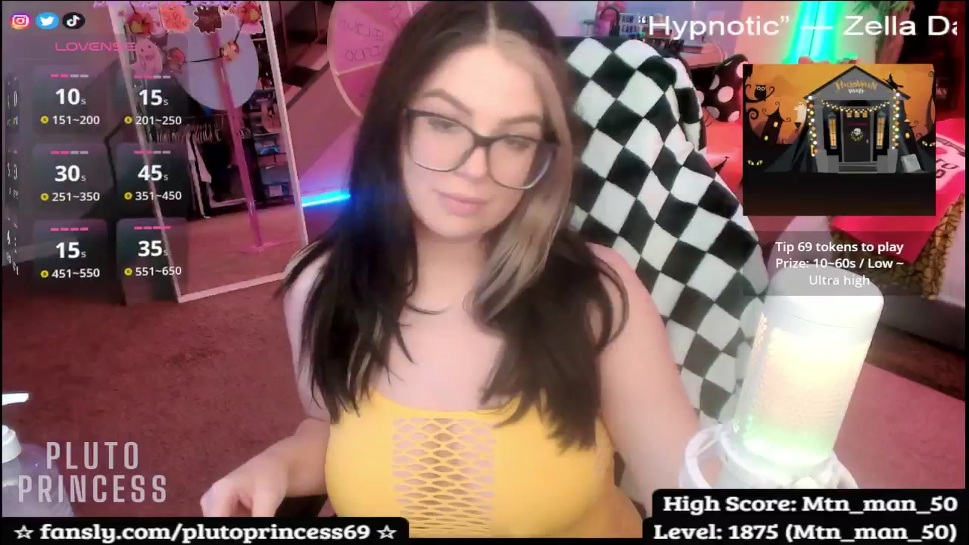 Gallery image thumbnail from PlutoPrincess's myfreecams stream on, 10/05/2025, 06:44 image 15 of 20