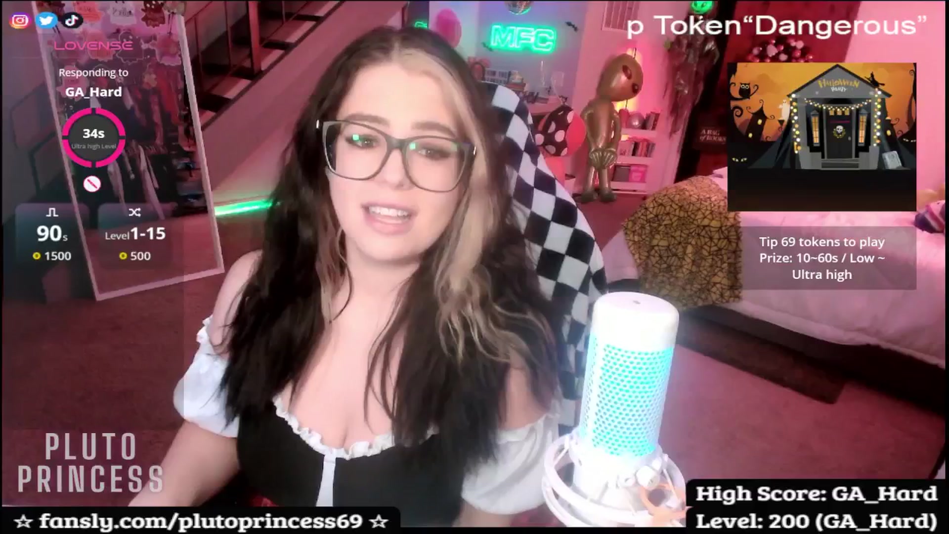 Gallery image thumbnail from PlutoPrincess's myfreecams stream on, 10/15/2025, 06:42 image 6 of 20