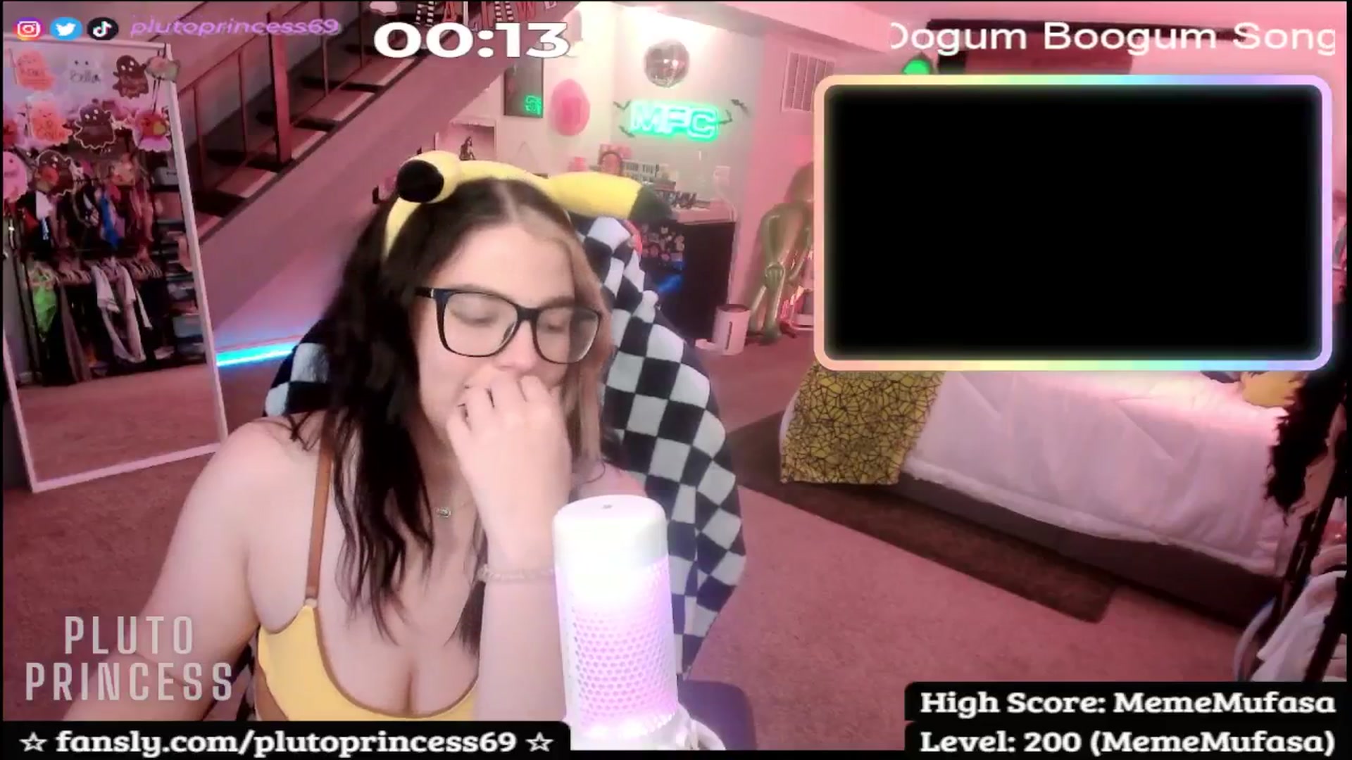 Gallery image thumbnail from PlutoPrincess's myfreecams stream on, 10/17/2025, 07:50 image 13 of 20