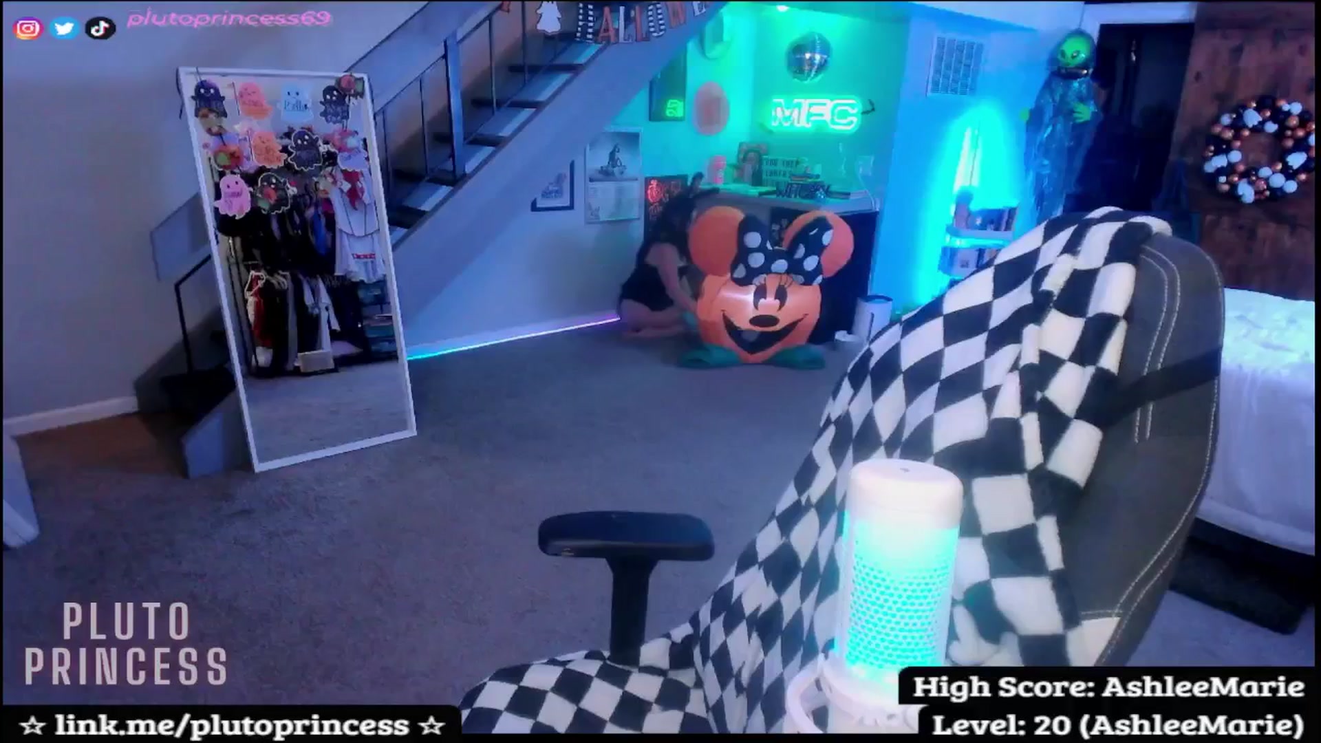 Gallery image thumbnail from PlutoPrincess's myfreecams stream on, 10/29/2025, 07:25 image 5 of 20