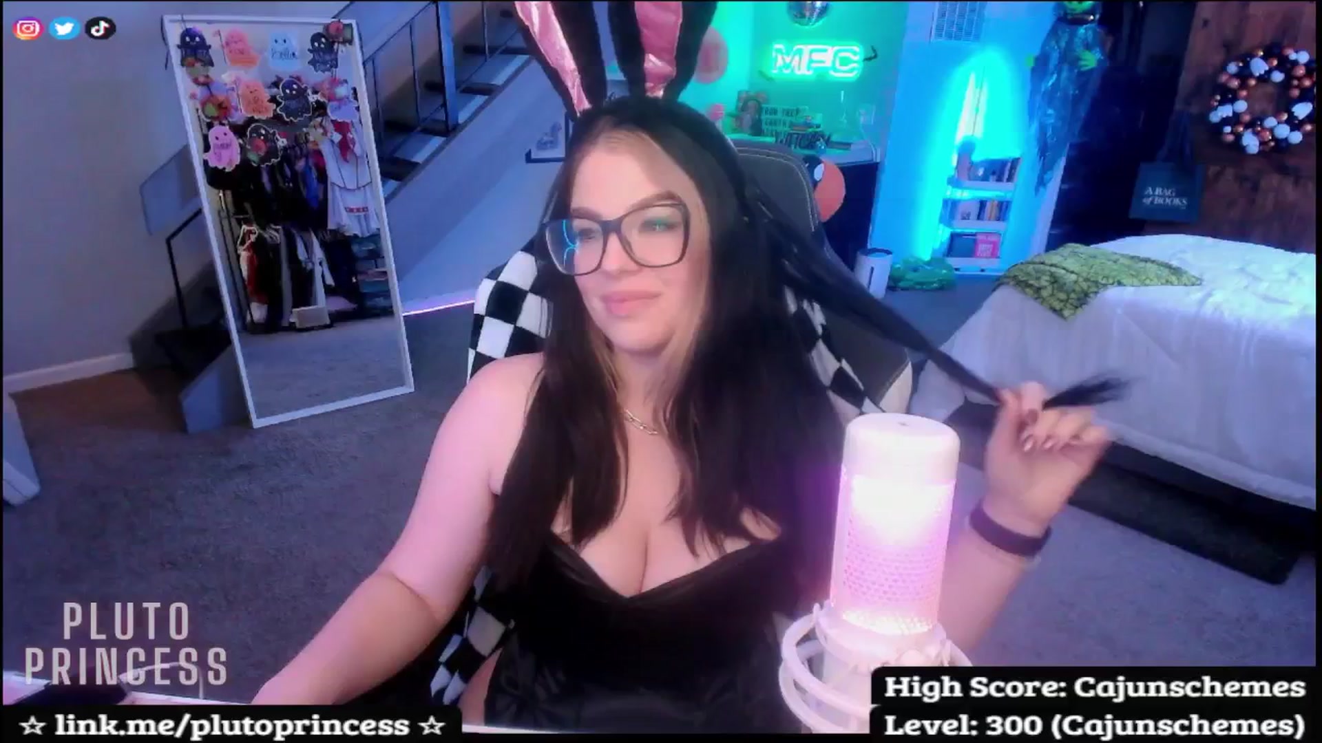 Gallery image thumbnail from PlutoPrincess's myfreecams stream on, 10/29/2025, 07:25 image 19 of 20