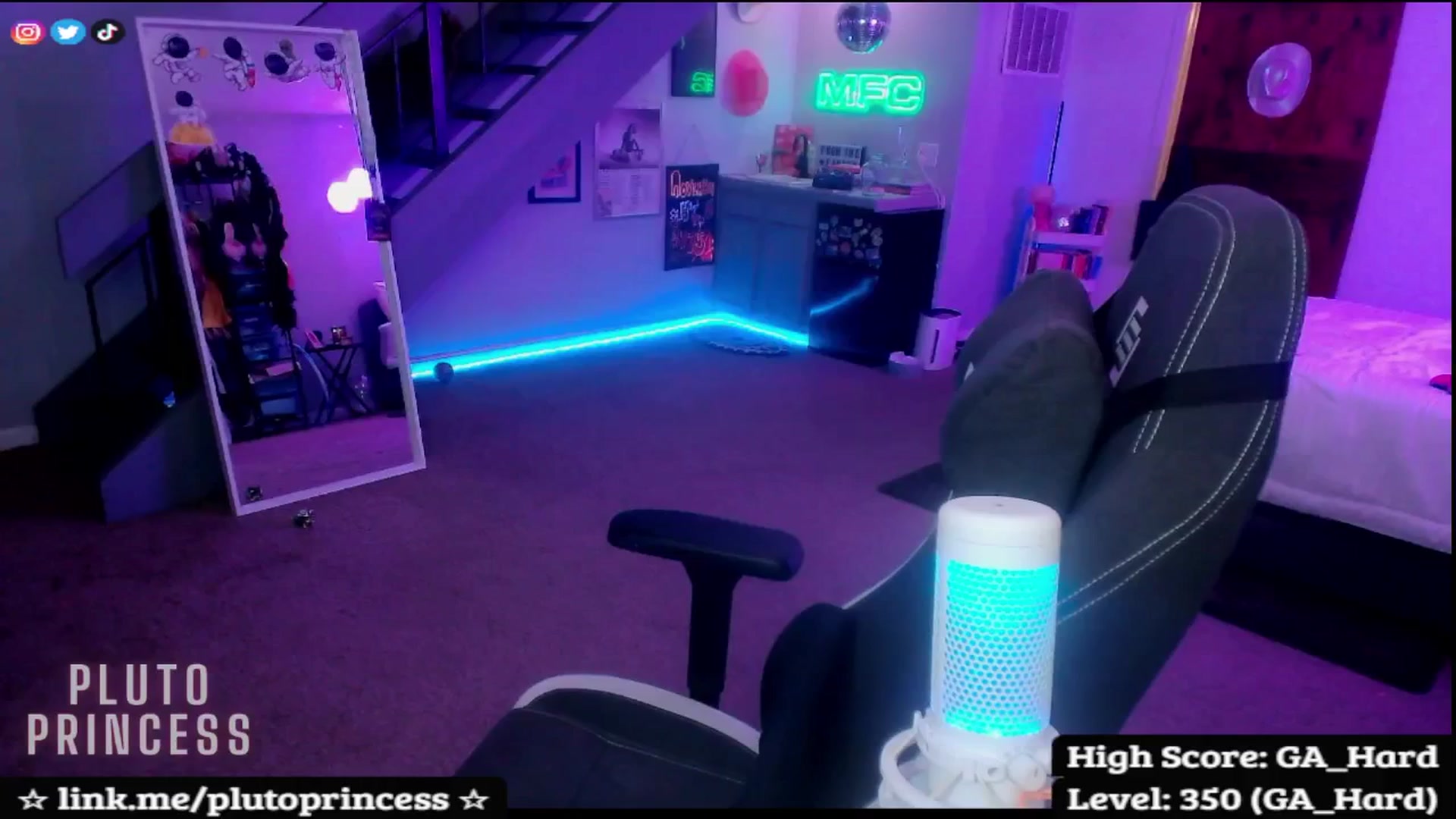 Gallery image thumbnail from PlutoPrincess's myfreecams stream on, 11/11/2025, 09:51 image 4 of 20