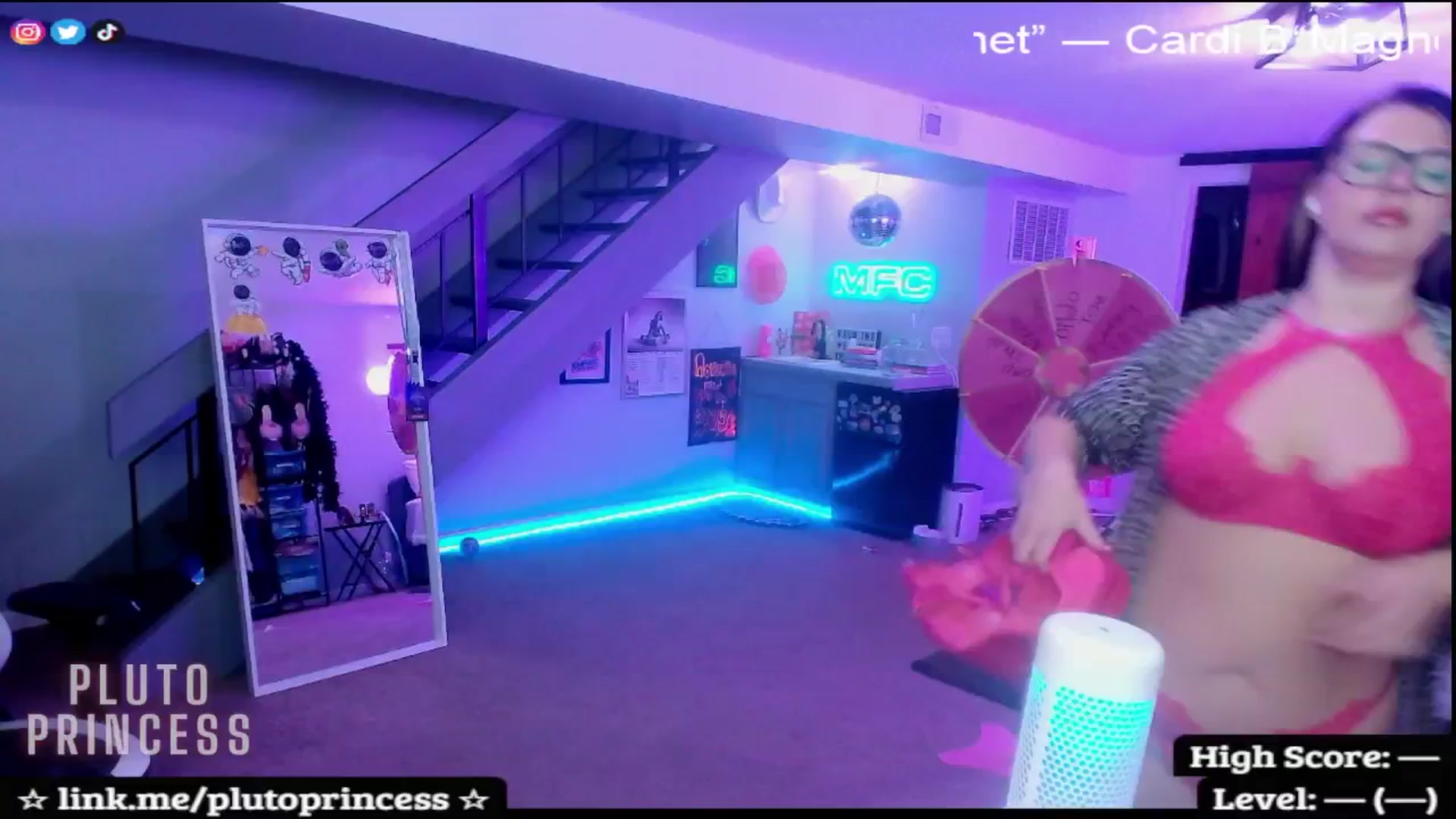 Gallery image thumbnail from PlutoPrincess's myfreecams stream on, 11/15/2025, 08:56 image 8 of 20