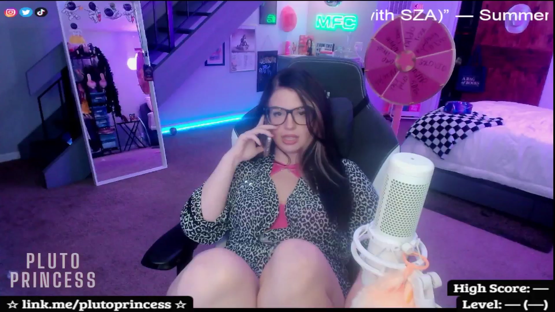 Gallery image thumbnail from PlutoPrincess's myfreecams stream on, 11/15/2025, 08:56 image 3 of 20