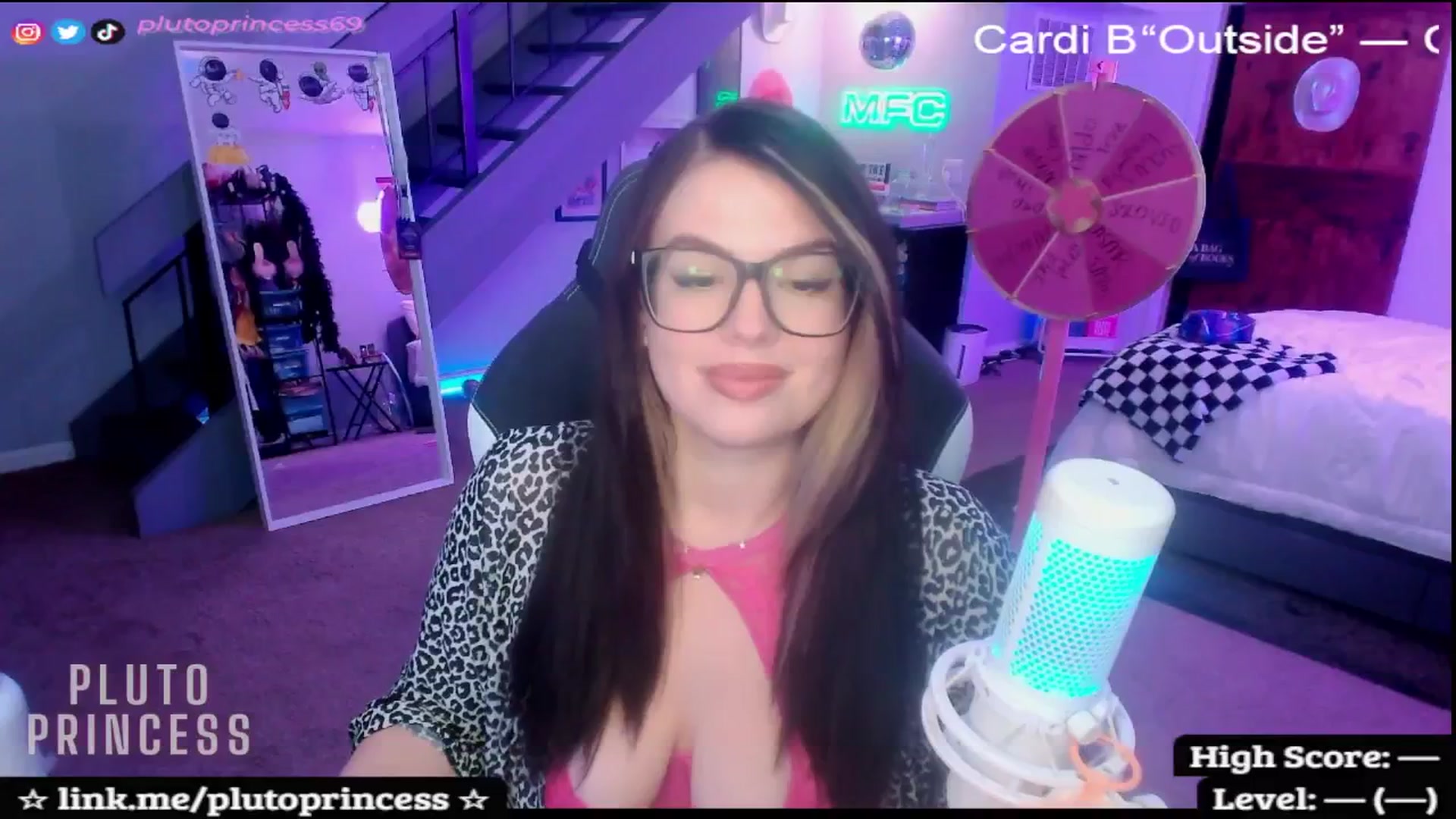 Gallery image thumbnail from PlutoPrincess's myfreecams stream on, 11/15/2025, 08:56 image 16 of 20