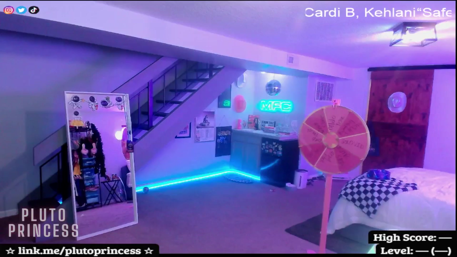Gallery image thumbnail from PlutoPrincess's myfreecams stream on, 11/15/2025, 08:56 image 13 of 20